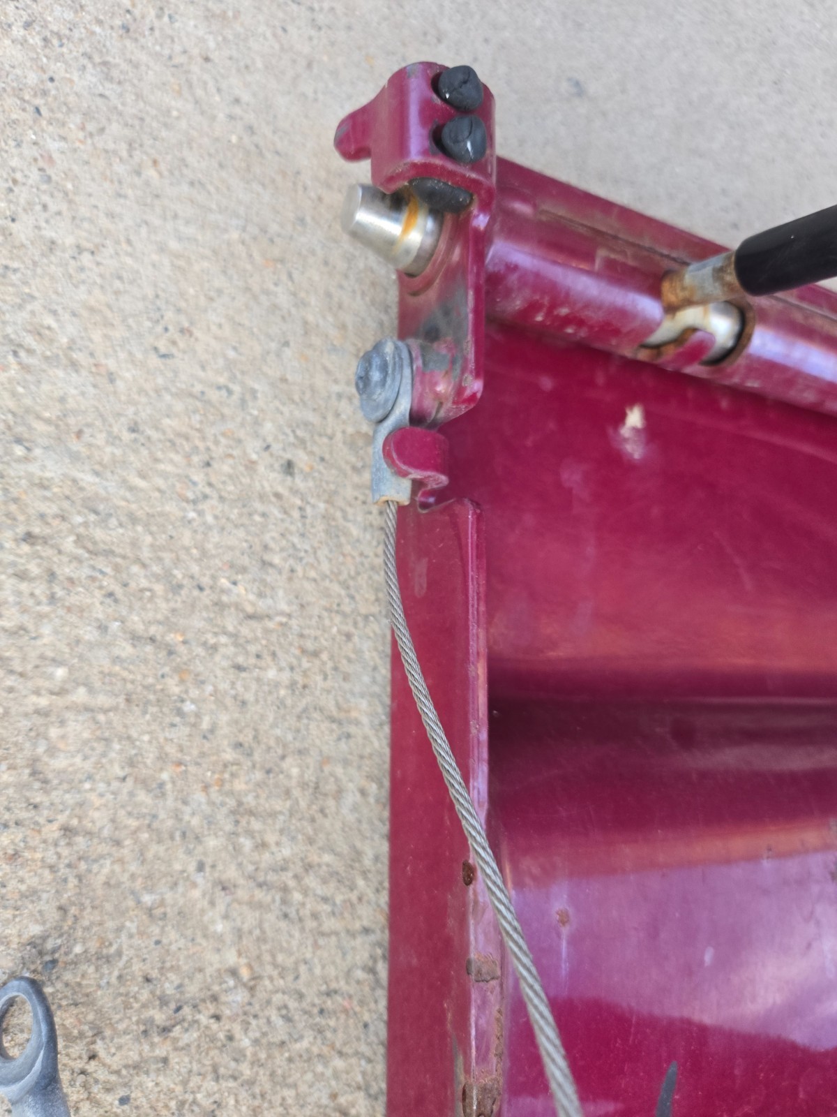 Kawasaki Mule 4000 4010 3010 – Tailgate Tail Gate – Handles and Brackets – Red