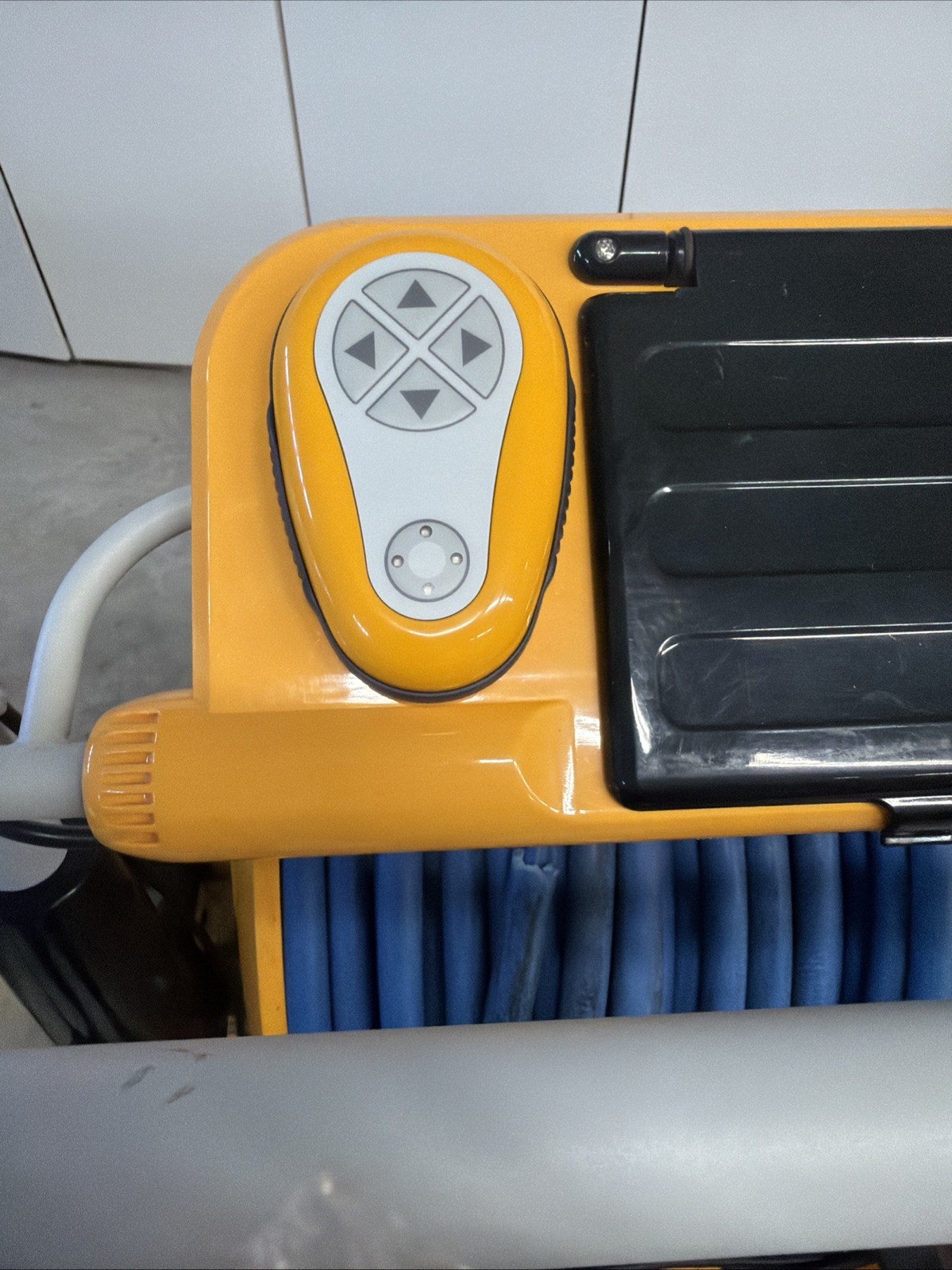 Dolphin Wave 300XL Pool Cleaner, Caddy Base Mount, and New Remote Control