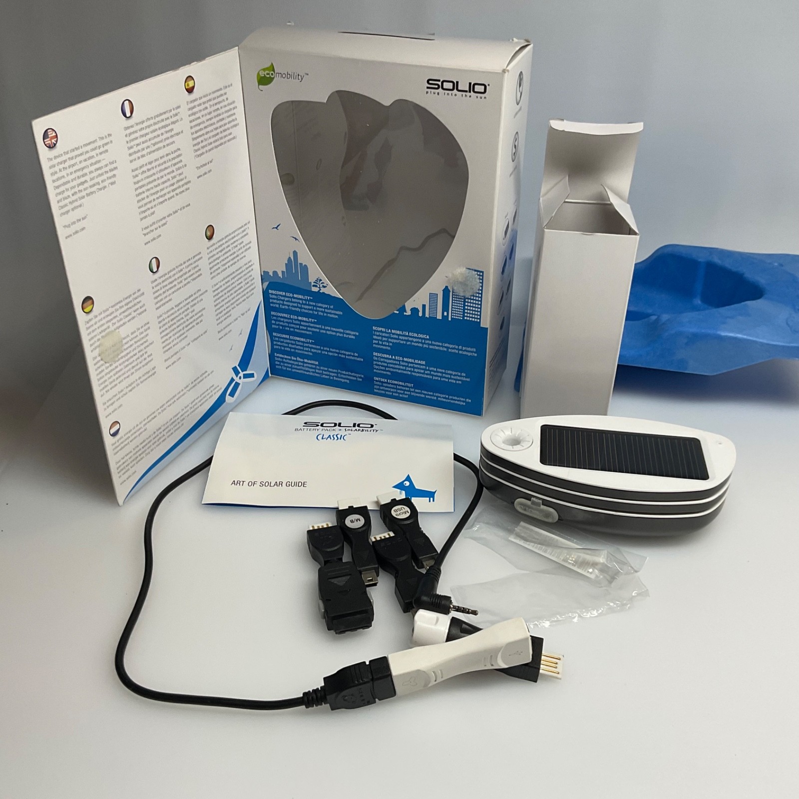 SOLIO Battery pack Classic solar charger Cell open box all cords w/box portable