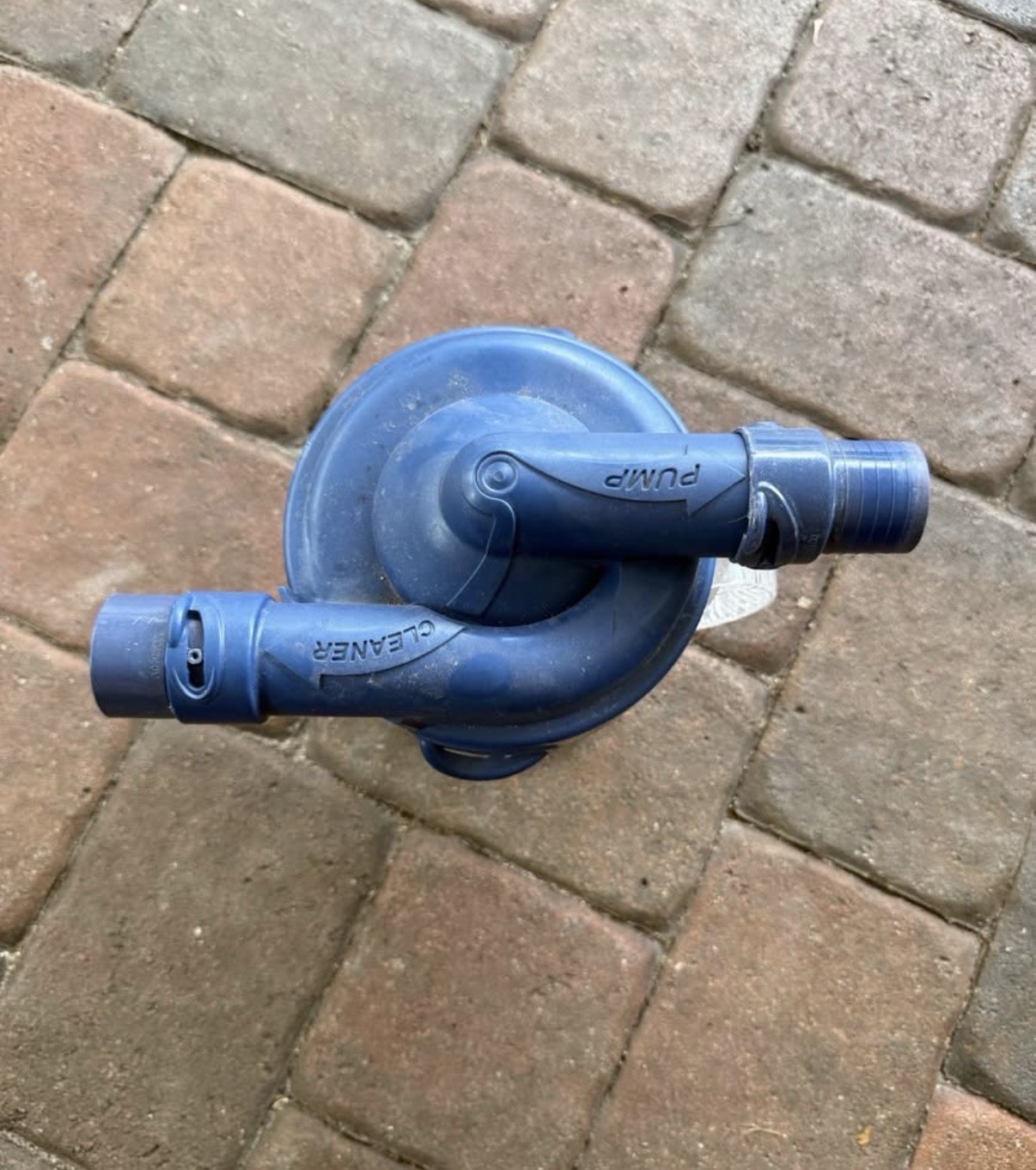 Zodiac cyclonic leaf catcher for pool vacuuming