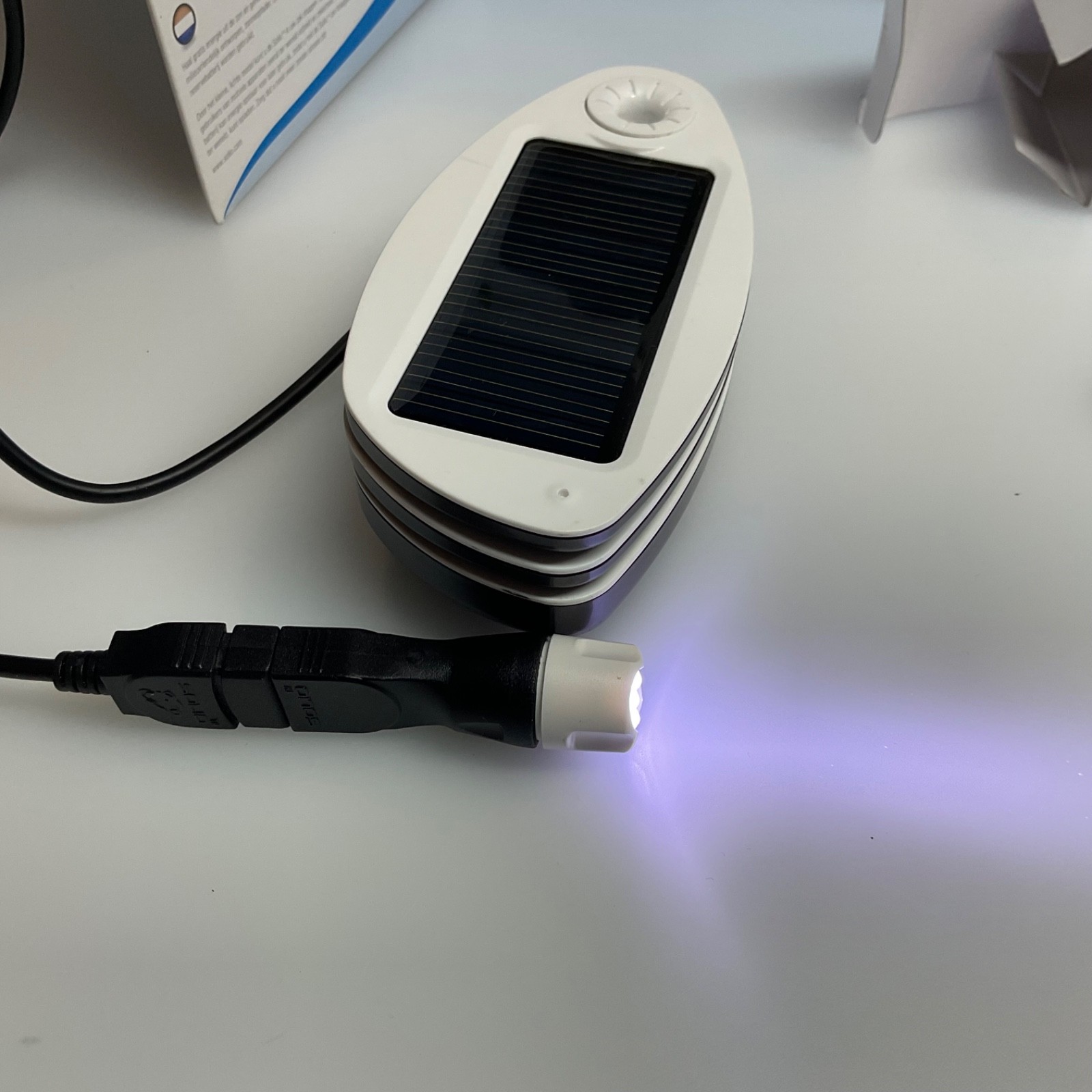 SOLIO Battery pack Classic solar charger Cell open box all cords w/box portable