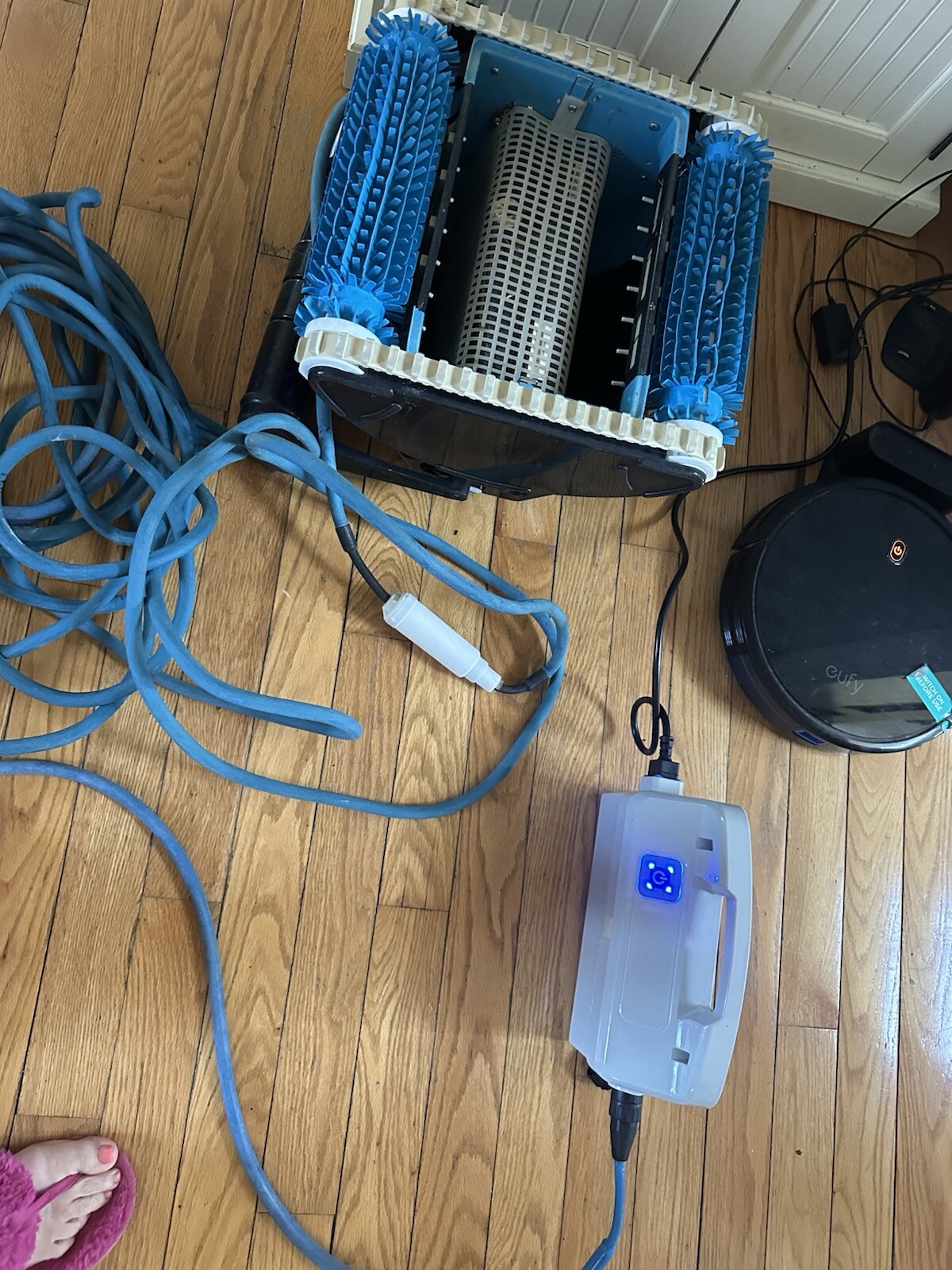 Maytronics Dolphin Pool Cleaner for Parts Not Working Used See Description