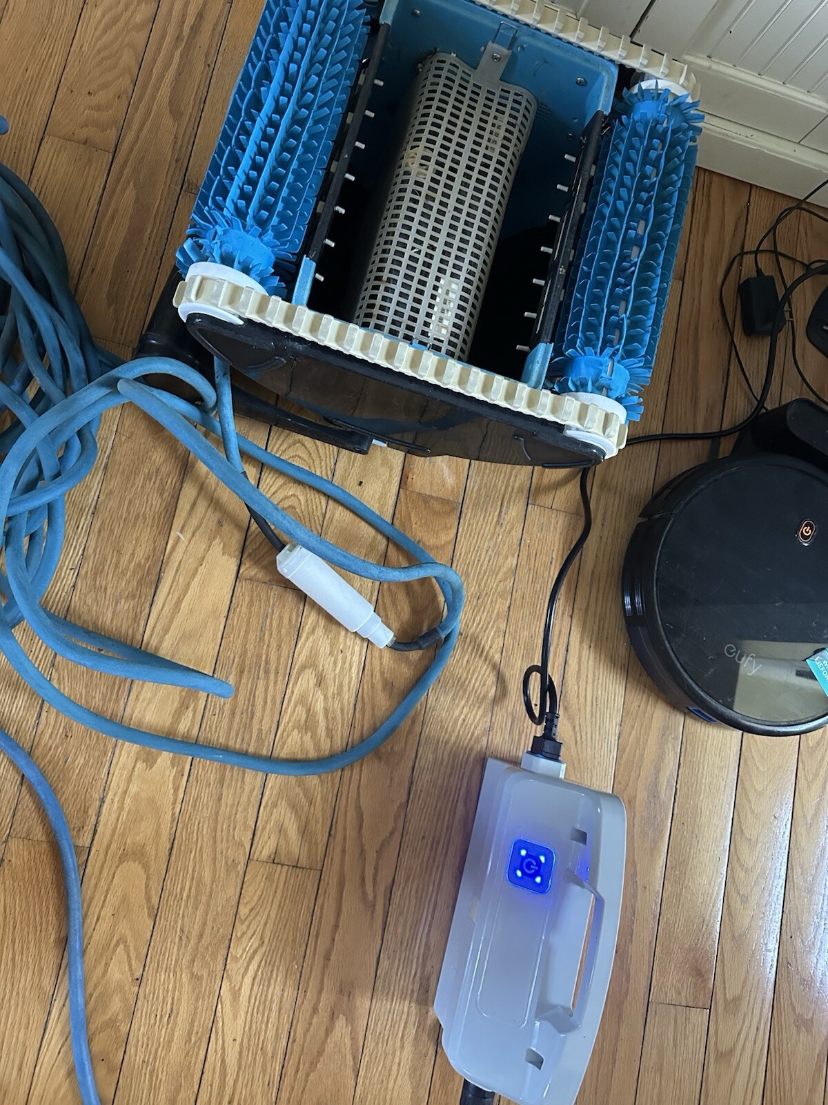 Maytronics Dolphin Pool Cleaner for Parts Not Working Used See Description