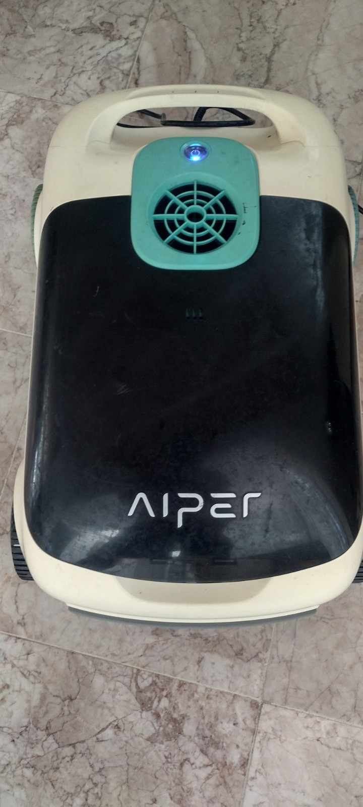 Aiper pool cleaning scuba L1 previously owned! Robot cleaner cordless! Wow!