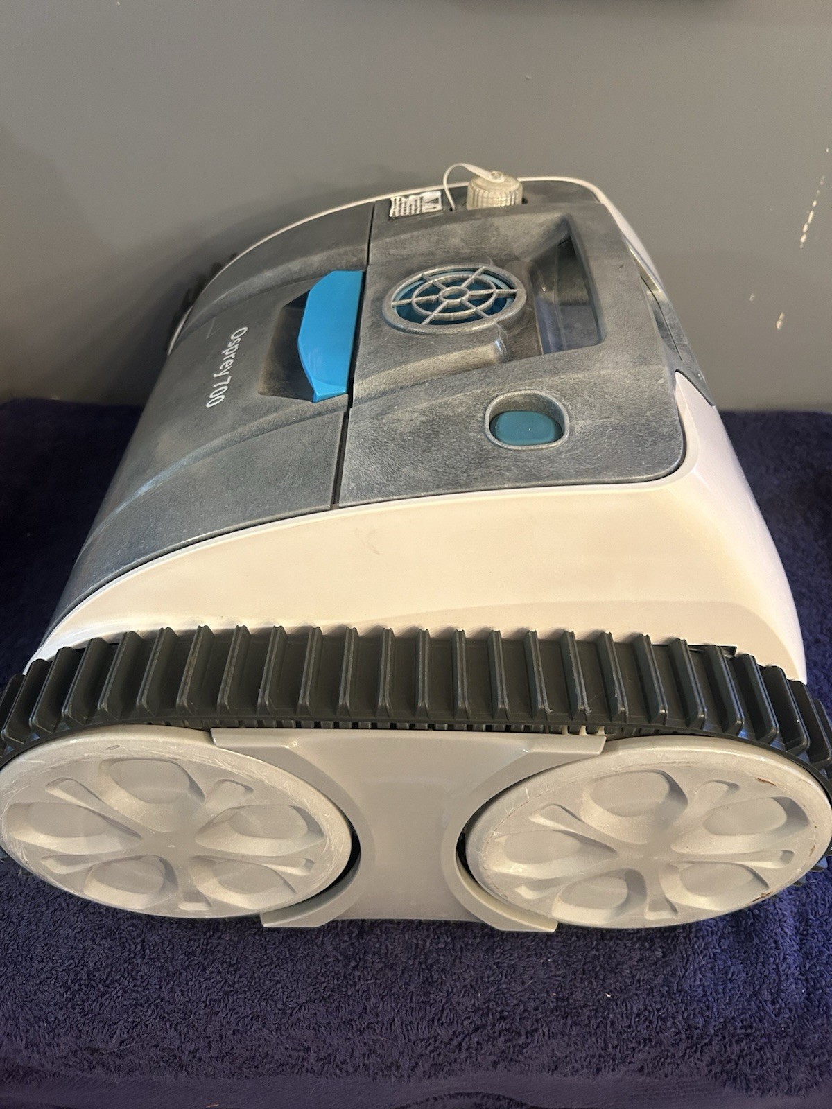 PARTS OR REPAIR WYBOT Robotic Pool Cleaner Osprey 700 Pro FOR PARTS / REPAIR !!