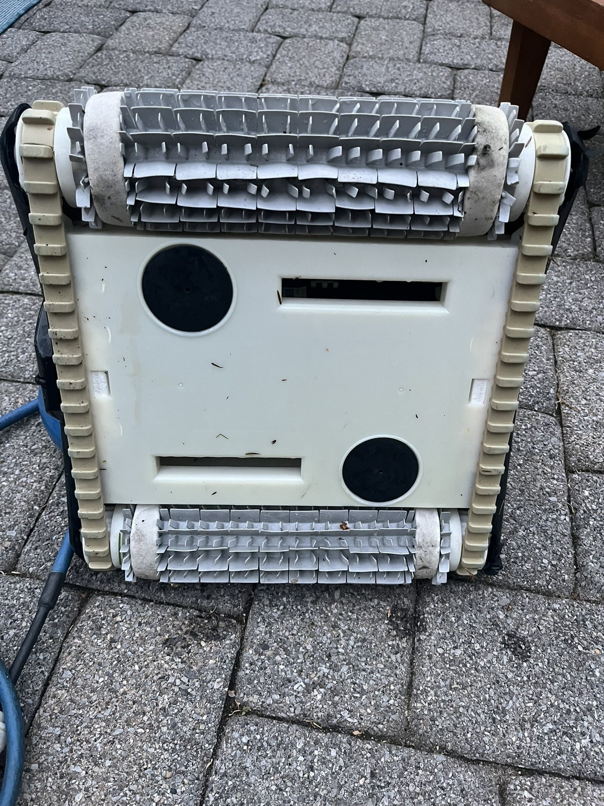 Dolphin Nautilus CC Plus Robotic Pool Cleaner SEE DETAILS PARTS OR REPAIR