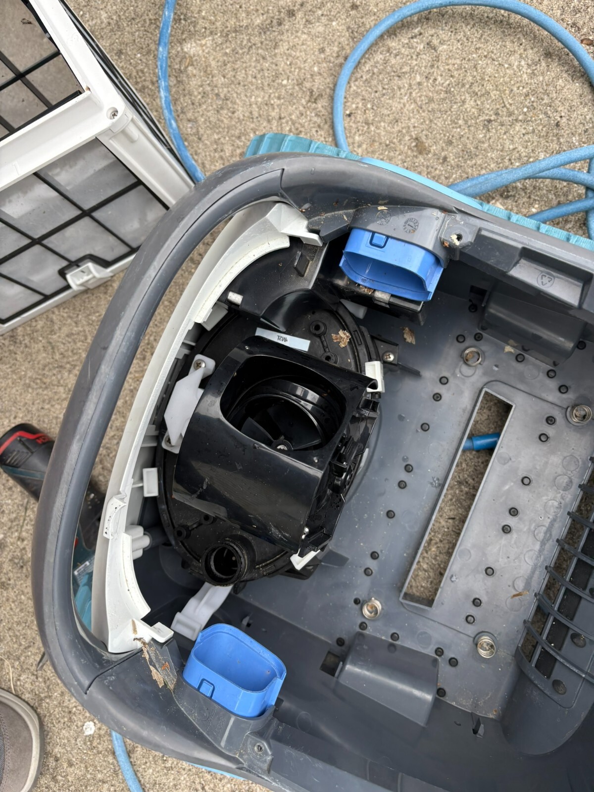 Dolphin S200 Robotic Pool Cleaner For Parts or Repair