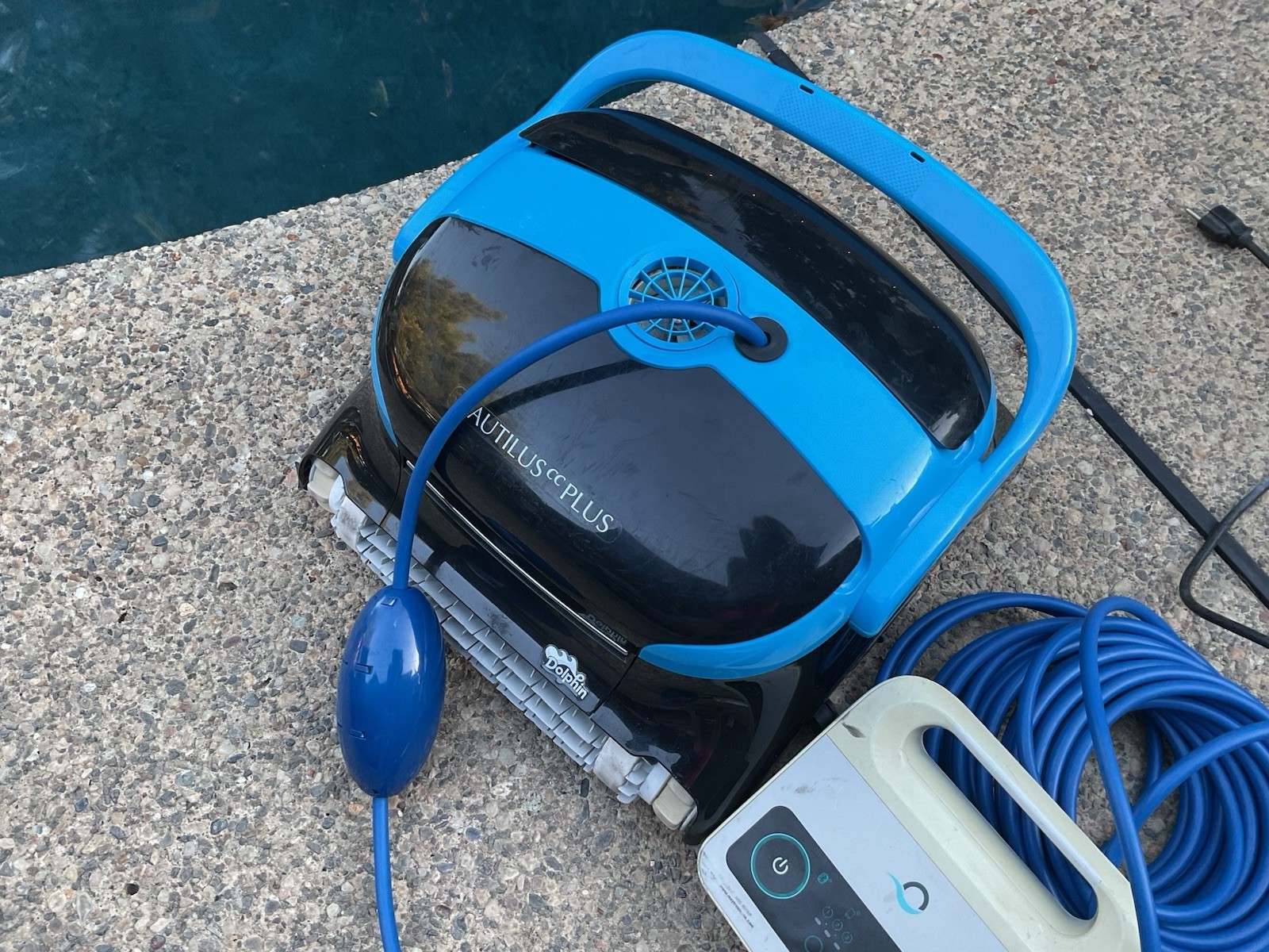 Dolphin Nautilus CC Plus Robotic Pool Vacuum Pool Cleaner Pool Sweep…