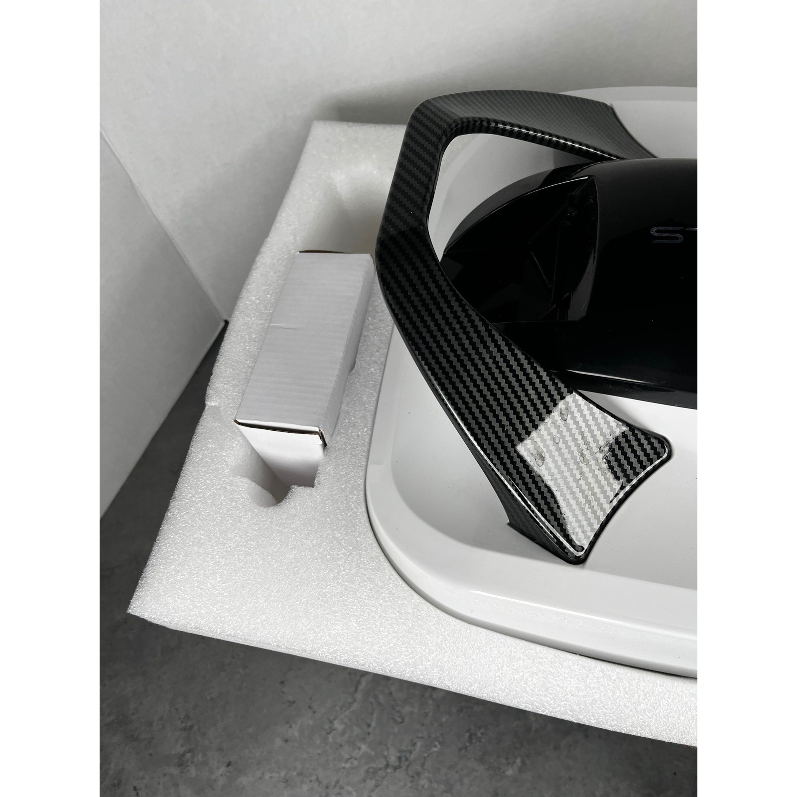 Starrybot Cordless Robotic Pool Cleaner ET2310 White Black Carbon Fiber Handle