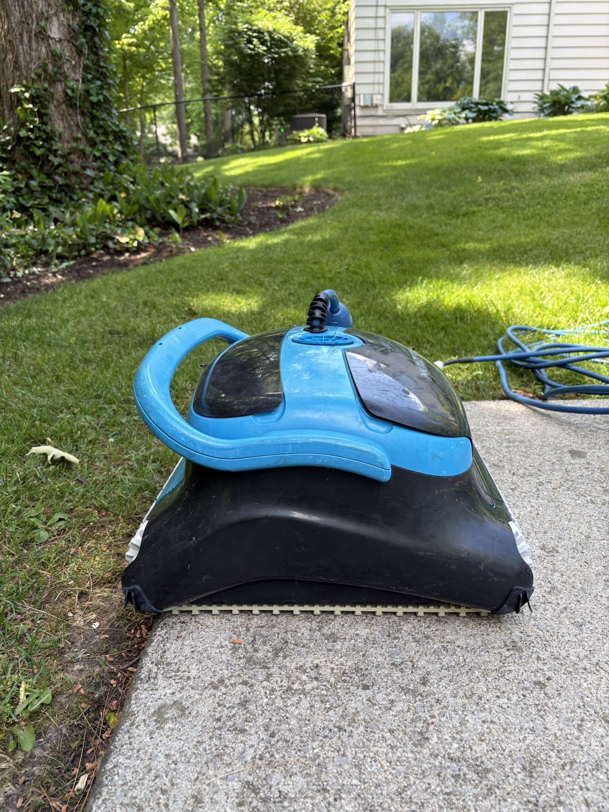 Dolphin Nautilus CC Plus Robotic Pool Cleaner Blue/Black – Maytronics