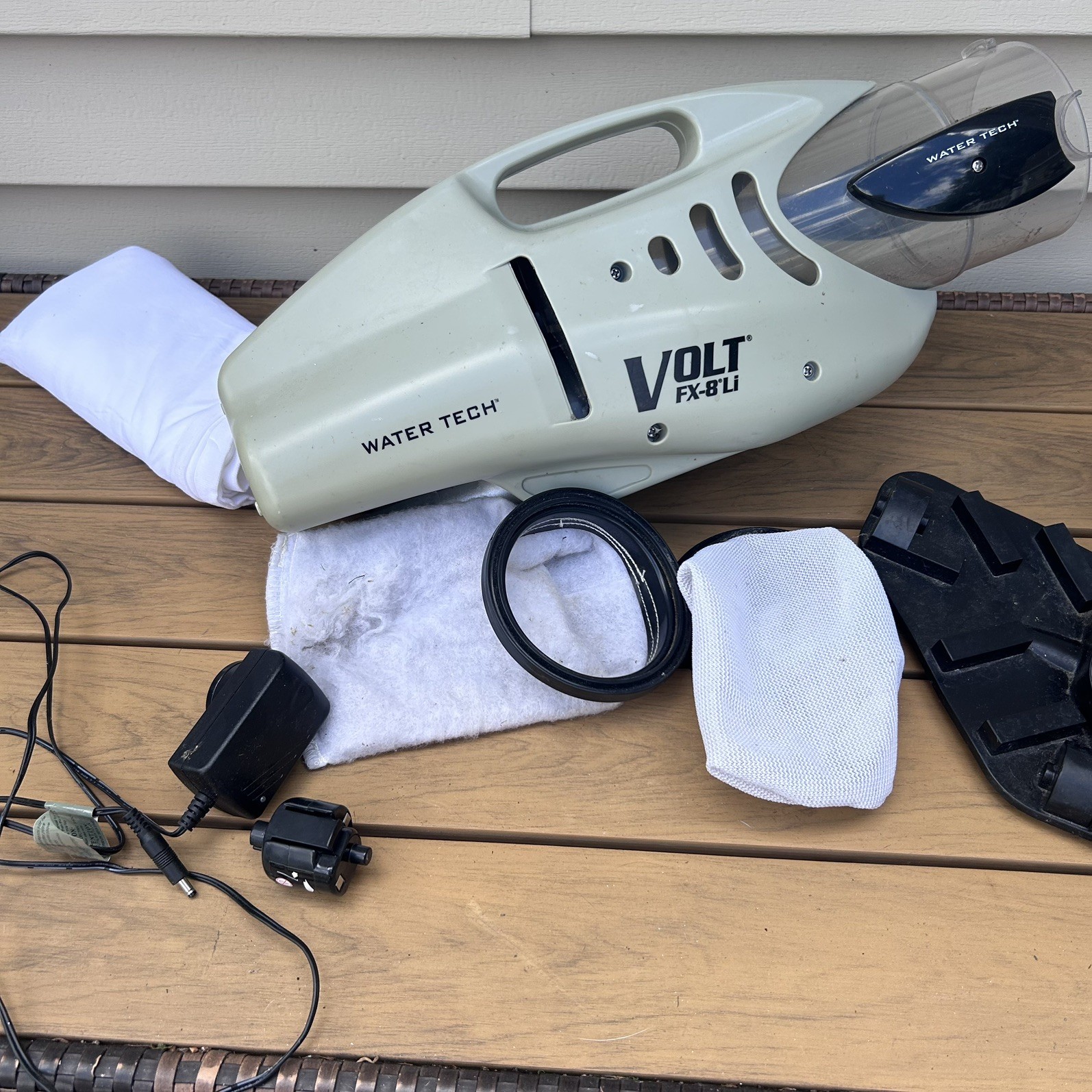 Water Tech Pool Blaster Volt FX-8Li Battery Powered Pool Spa Vacuum 34000KL