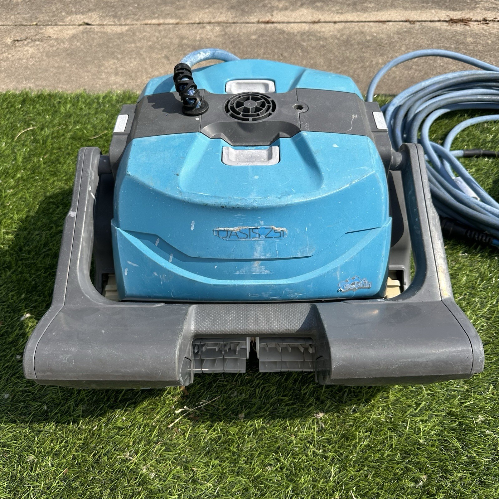 Maytronics Dolphin Oasis Z5i Robotic Pool Cleaner with WiFi UNTESTED