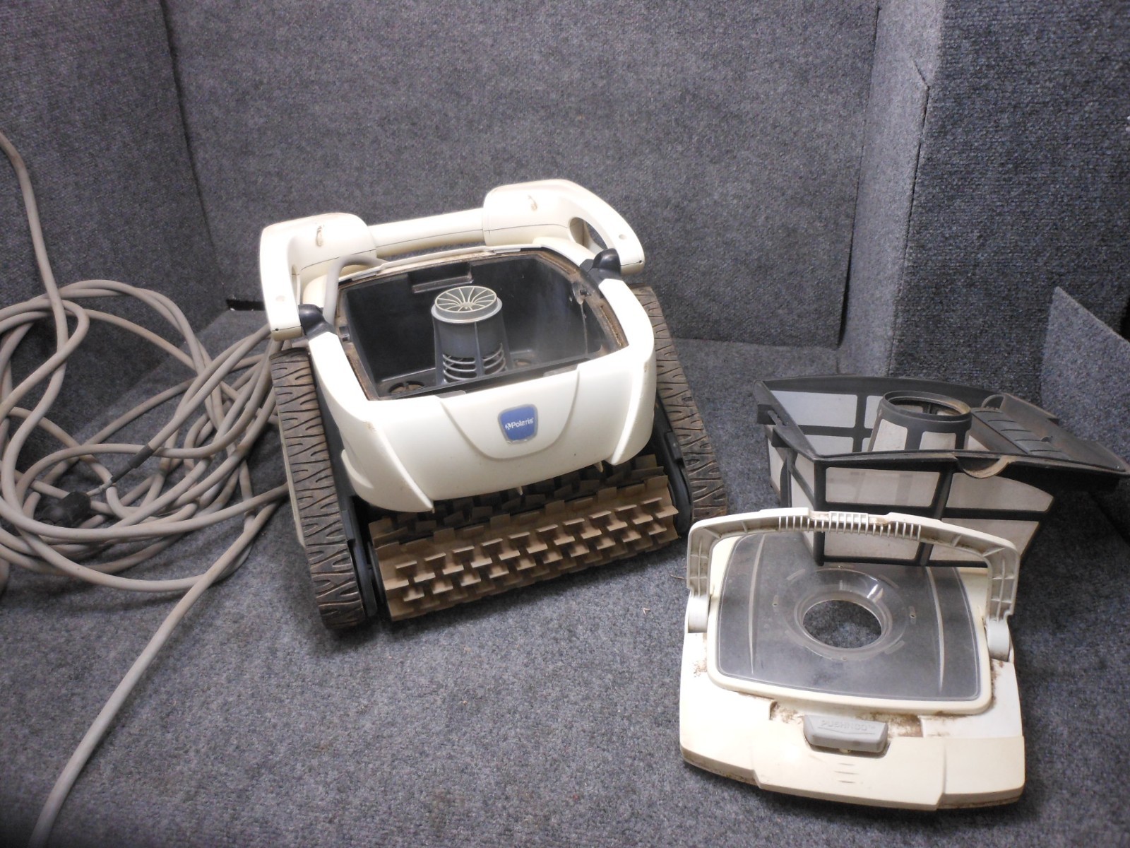 The Polaris Zodiac P825 Robotic Pool Cleaner EM2701