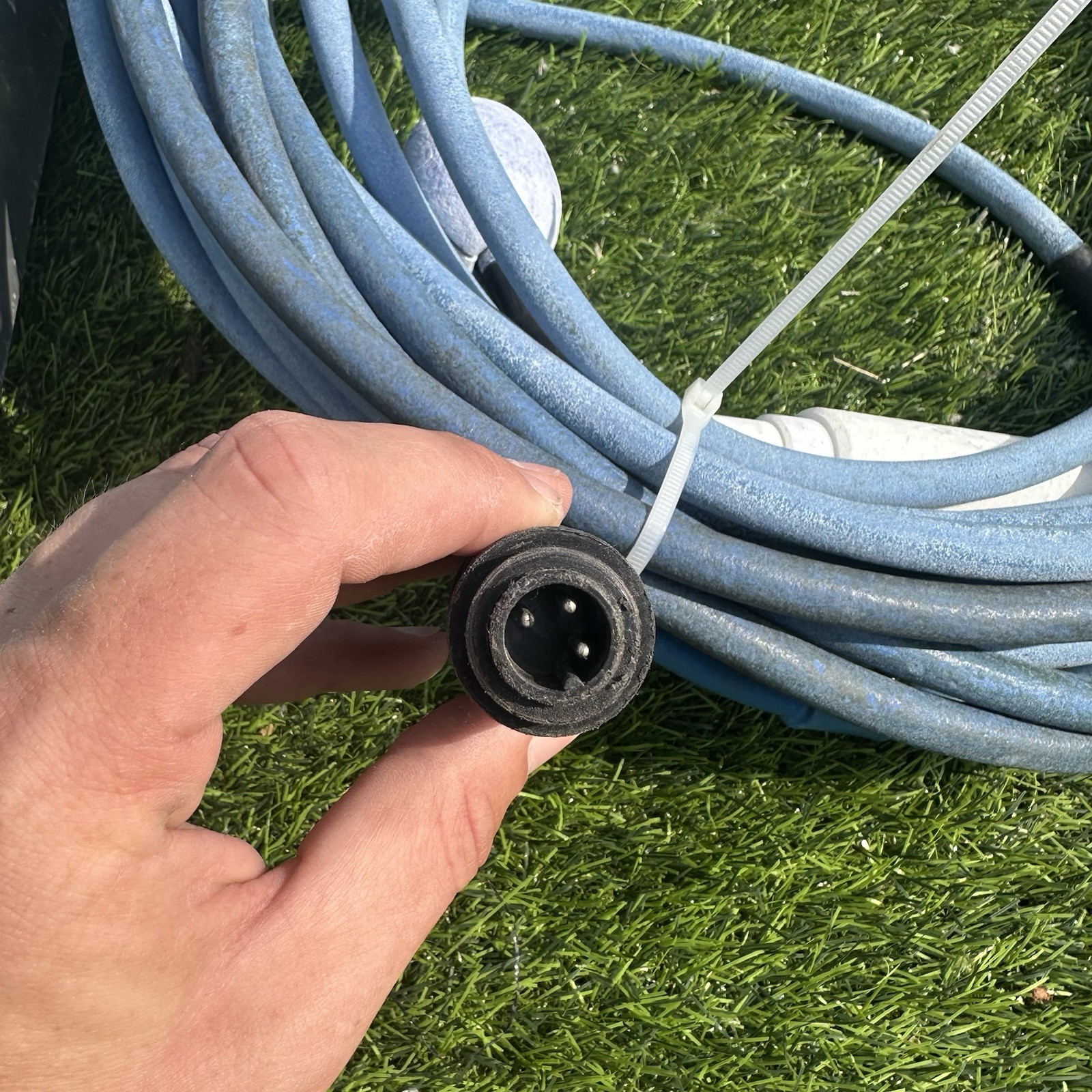 Maytronics Dolphin Oasis Z5i Robotic Pool Cleaner with WiFi UNTESTED