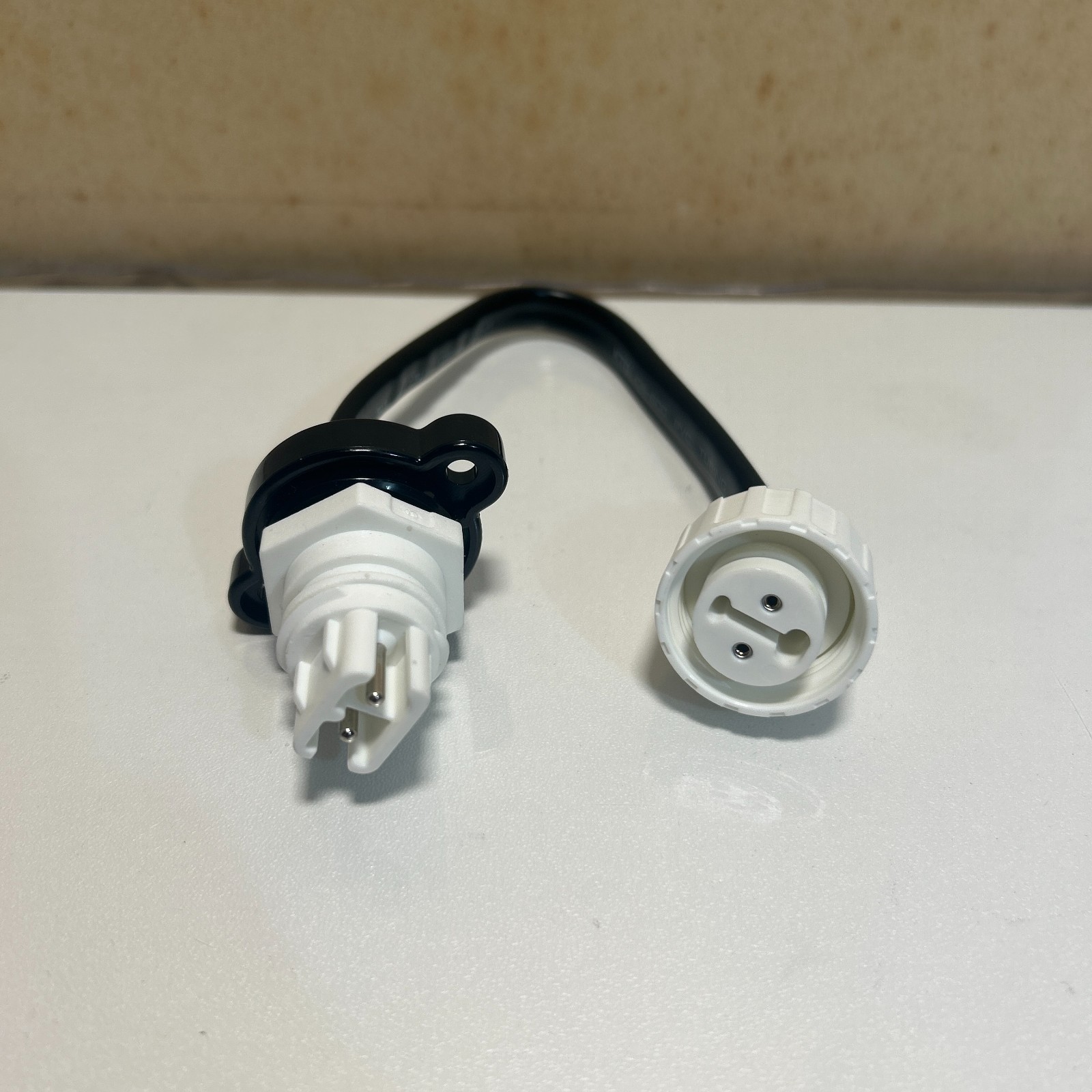 WYBOT C1 Cordless Robotic Pool Vacuum Cleaner Charging Port