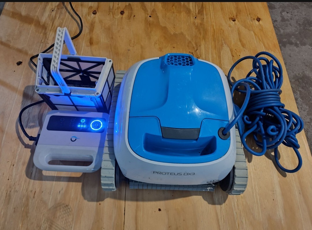 Dolphin Proteus DX3 Robotic Pool Cleaner, Floor In-Ground, 50 ft Cable, PSU
