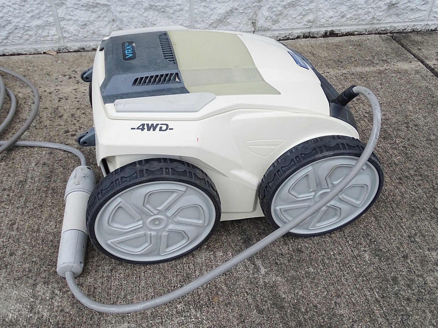 Polaris VRX iQ+ 4WD Robotic Pool Cleaner AS-IS, for parts