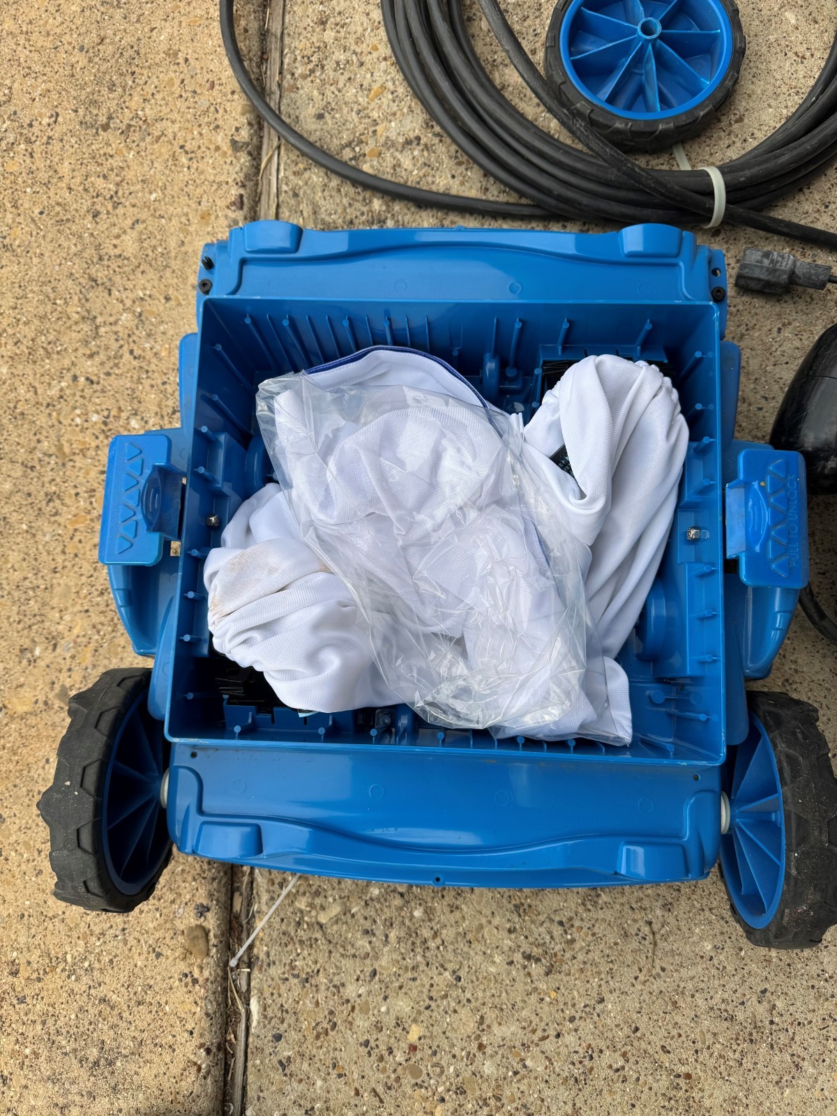 Aquabot Pura 4Xi Robotic Swimming Pool Cleaner and Power Supply