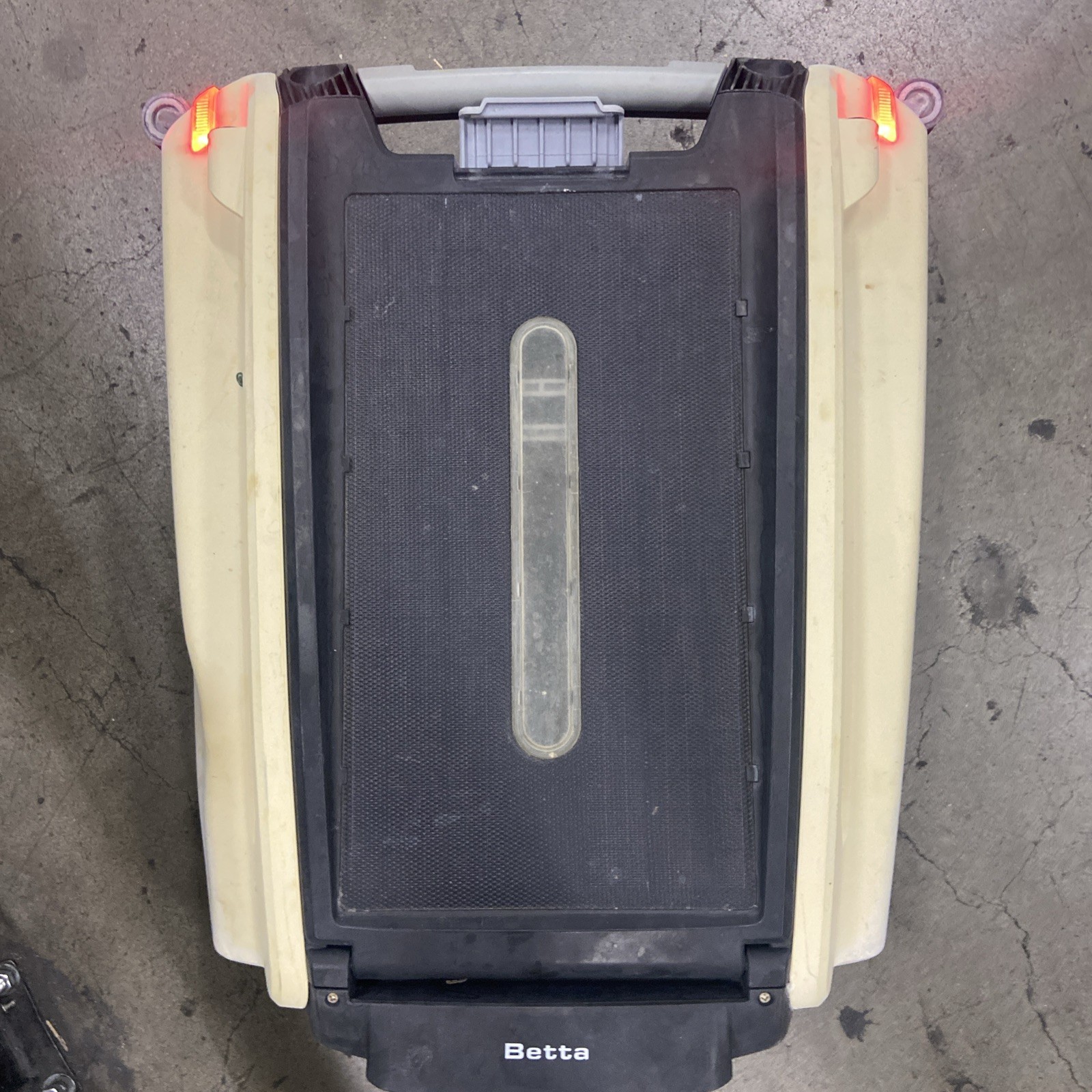 Betta SE Solar-Powered Robotic Automatic Pool Skimmer Cleaner with 24/7 Conti…