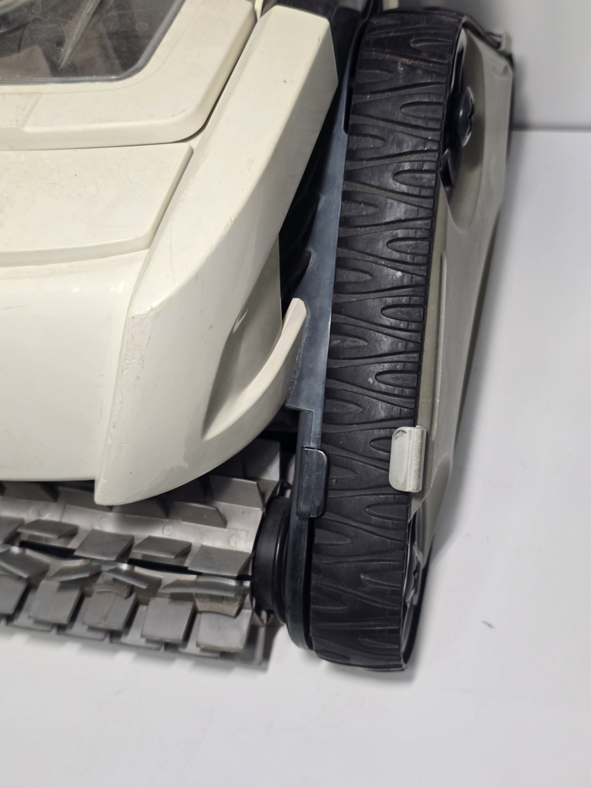 The Polaris Zodiac P825 Robotic Pool Cleaner Sold As Is
