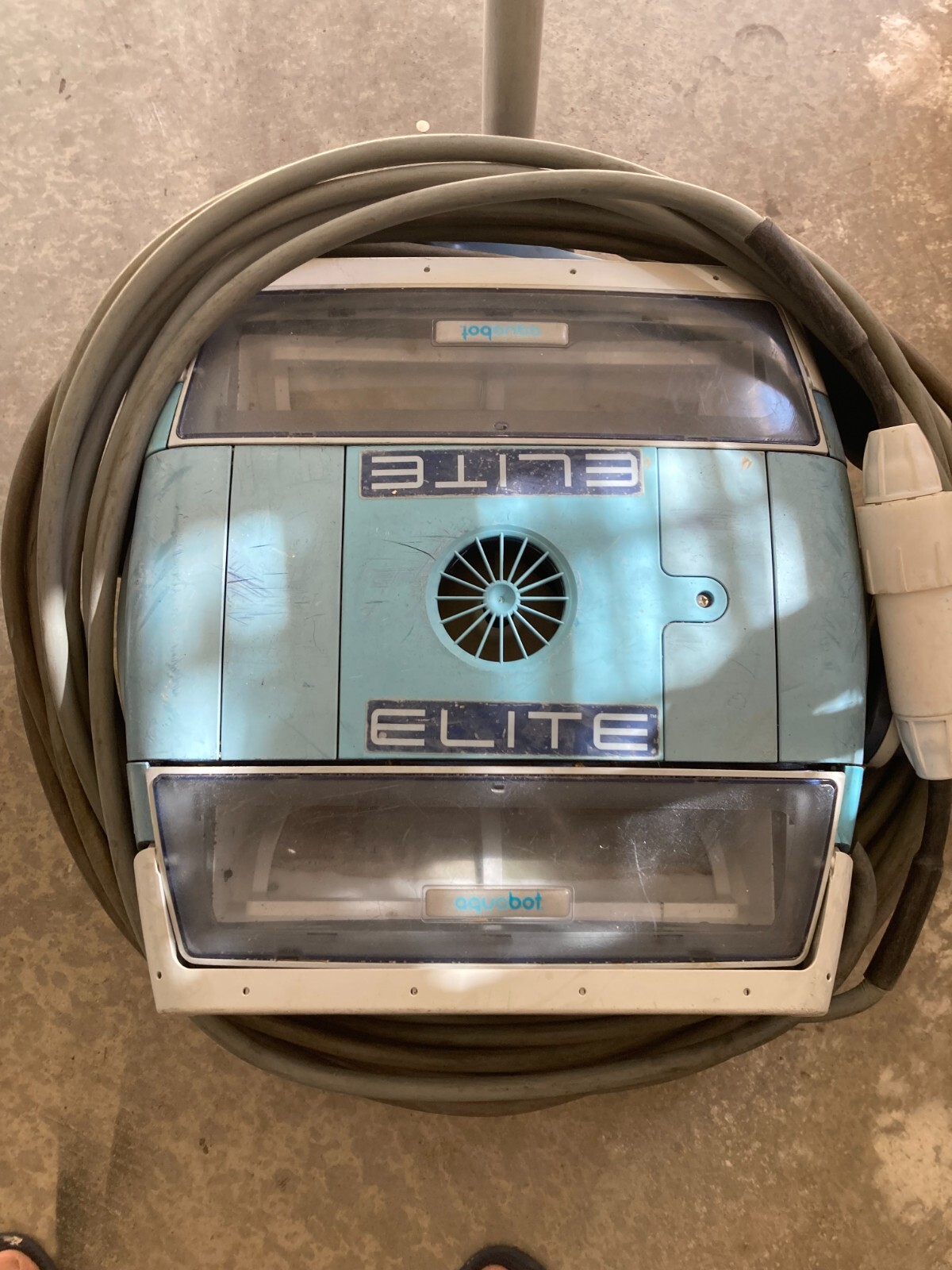 Aquabot Elite pool robot for parts or repair includes working power supply