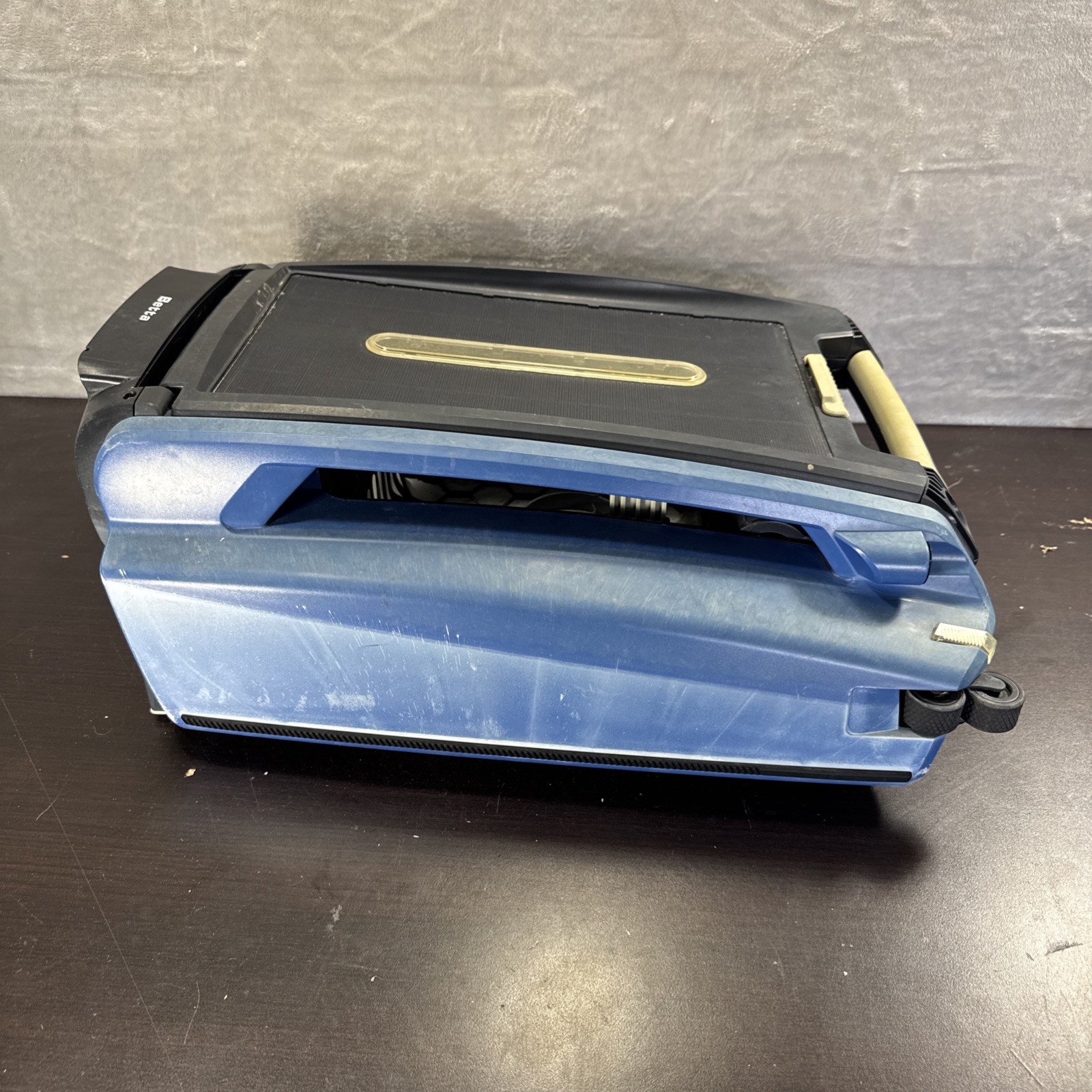 Betta SE – Solar-Powered Robotic Pool Skimmer – Not Working – As Is