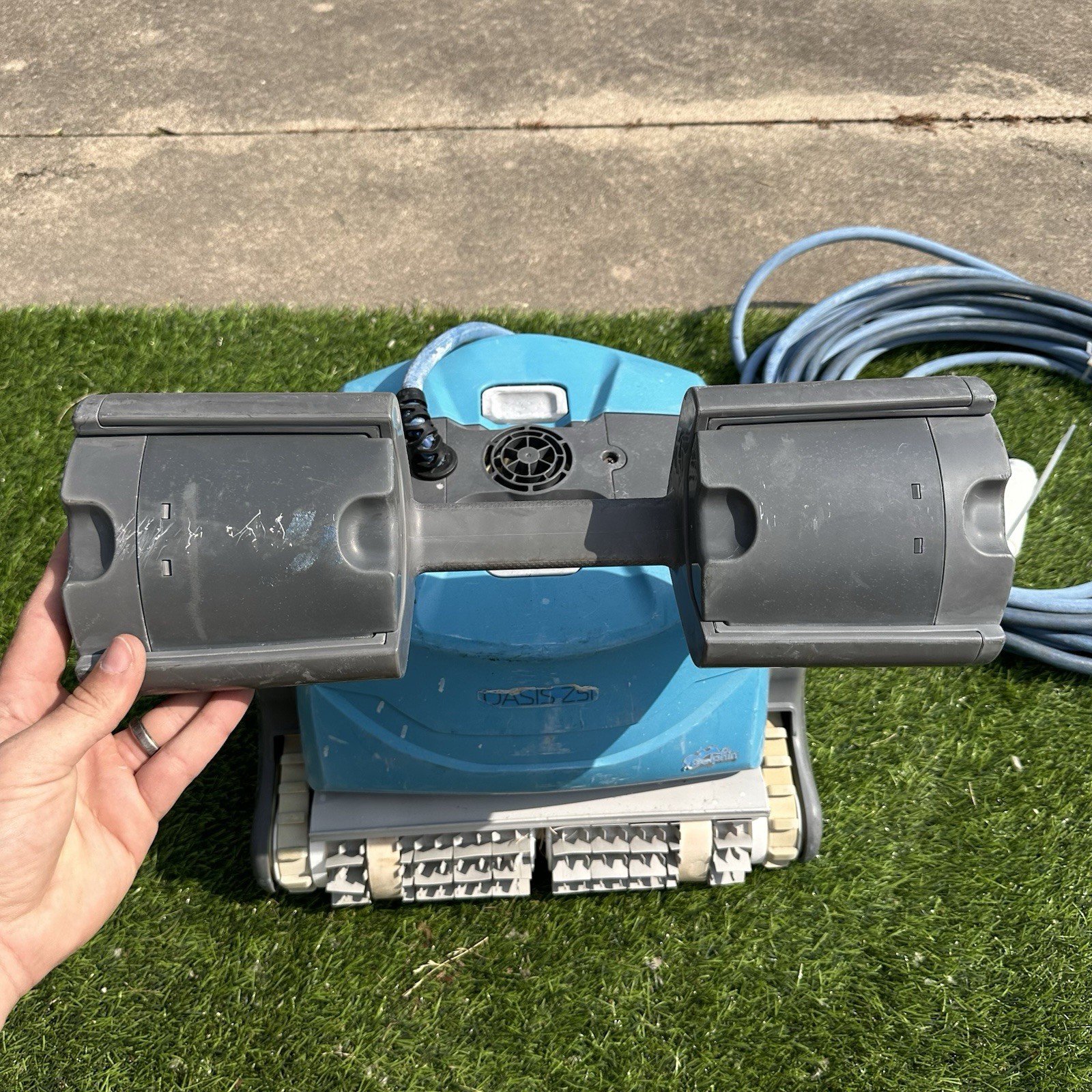 Maytronics Dolphin Oasis Z5i Robotic Pool Cleaner with WiFi UNTESTED