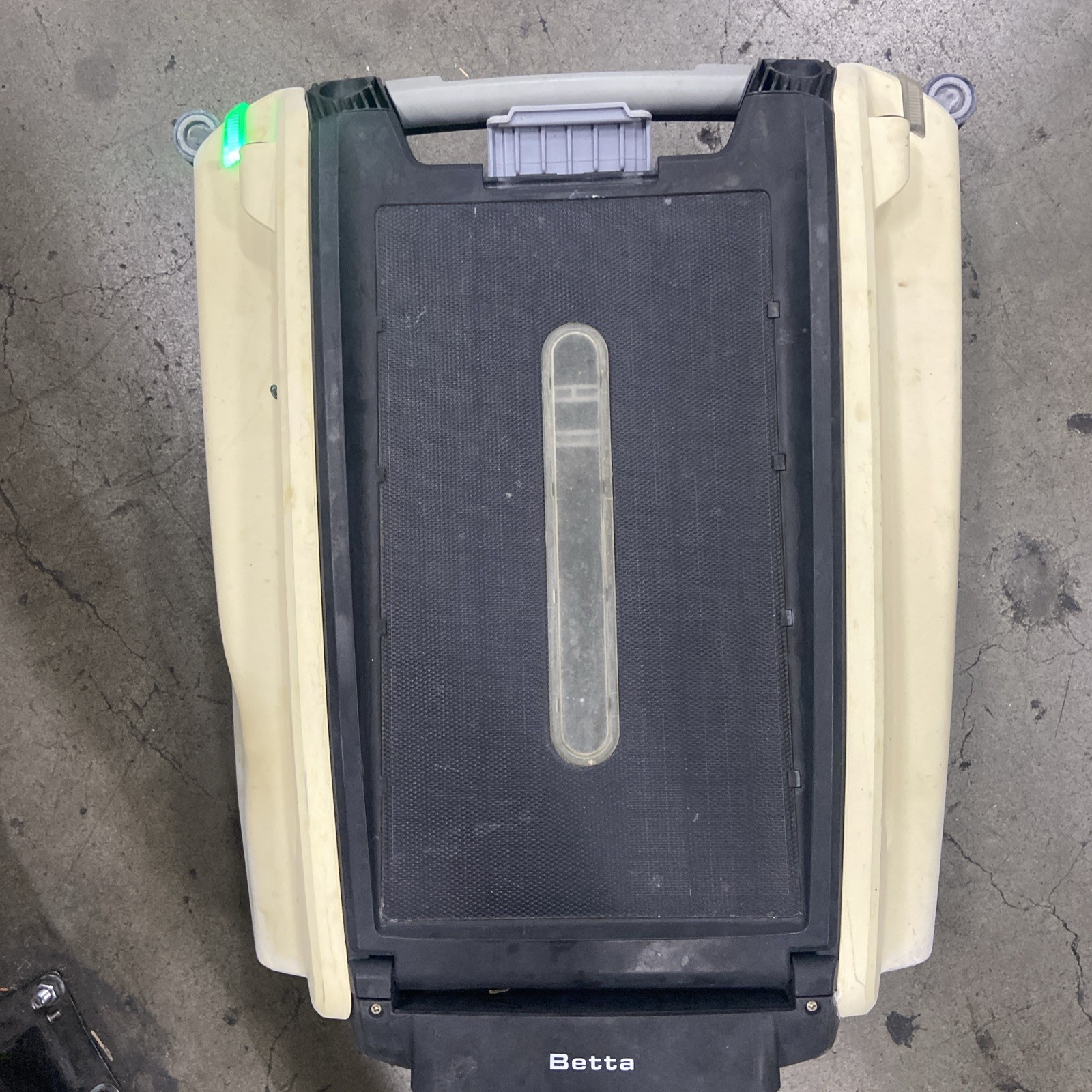 Betta SE Solar-Powered Robotic Automatic Pool Skimmer Cleaner with 24/7 Conti…
