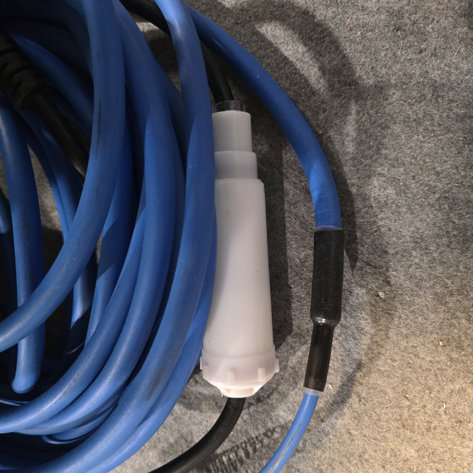 9995861-DIY Cable w/ Swivel 2 Wire, 60ft for Dolphin Robotic Pool Cleaners