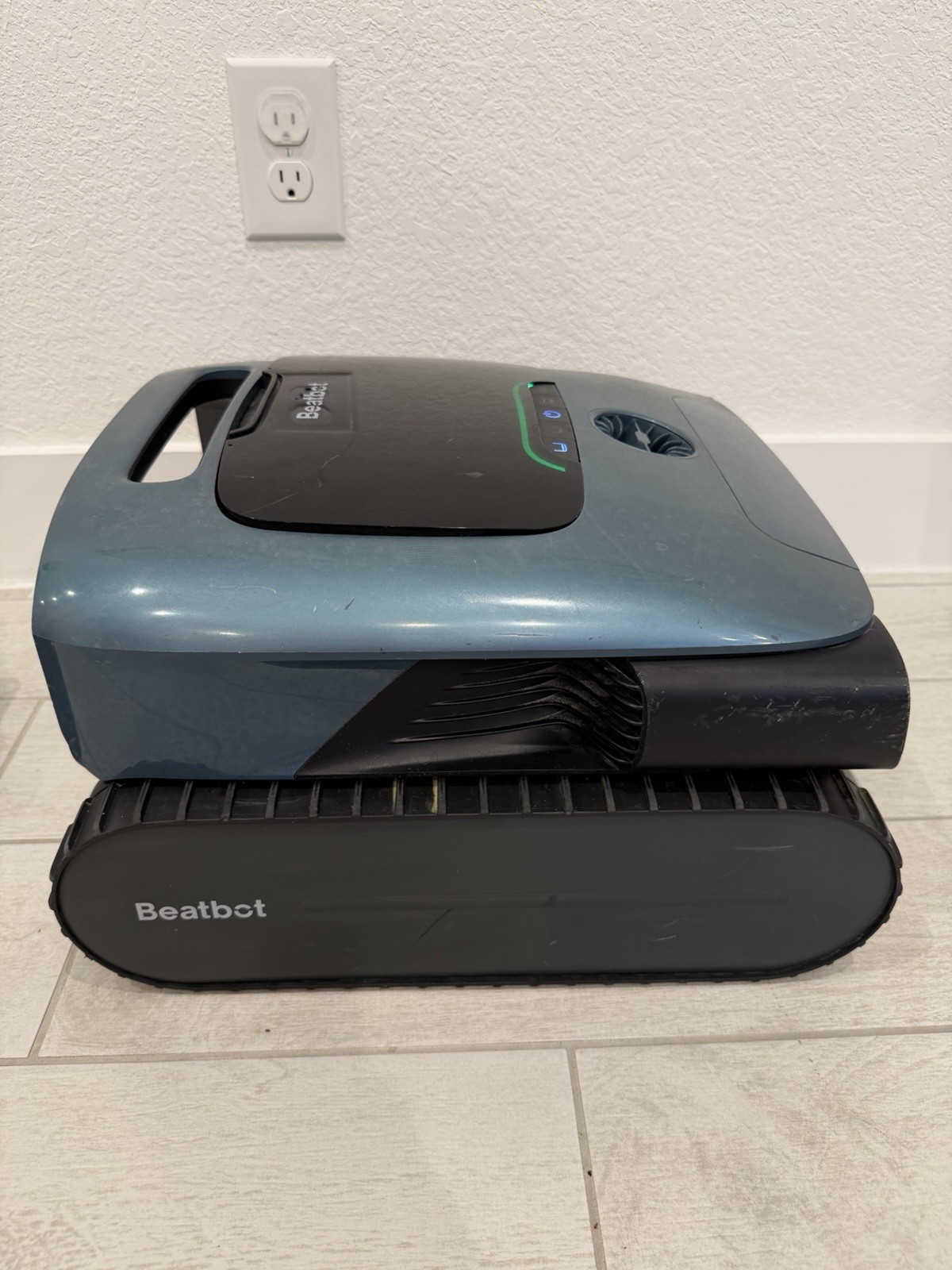 BEATBOT AQUASENSE PRO Robotic Pool Cleaner (UD2119861) w/ Charging Dock – Tested