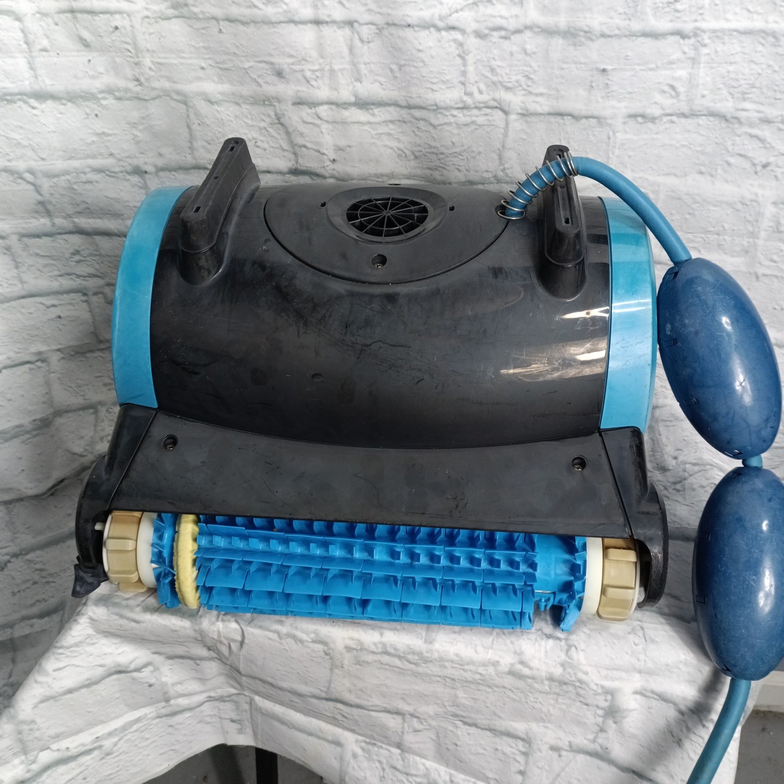 Dolphin Nautilus CC Plus Maytronics Robotic Pool Cleaner Untested