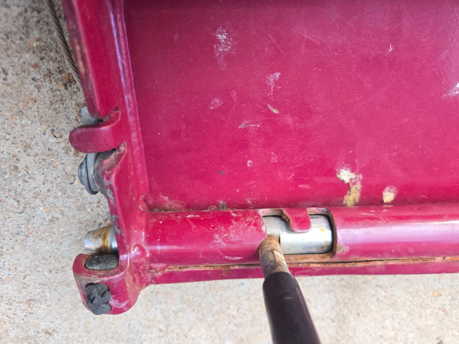 Kawasaki Mule 4000 4010 3010 – Tailgate Tail Gate – Handles and Brackets – Red