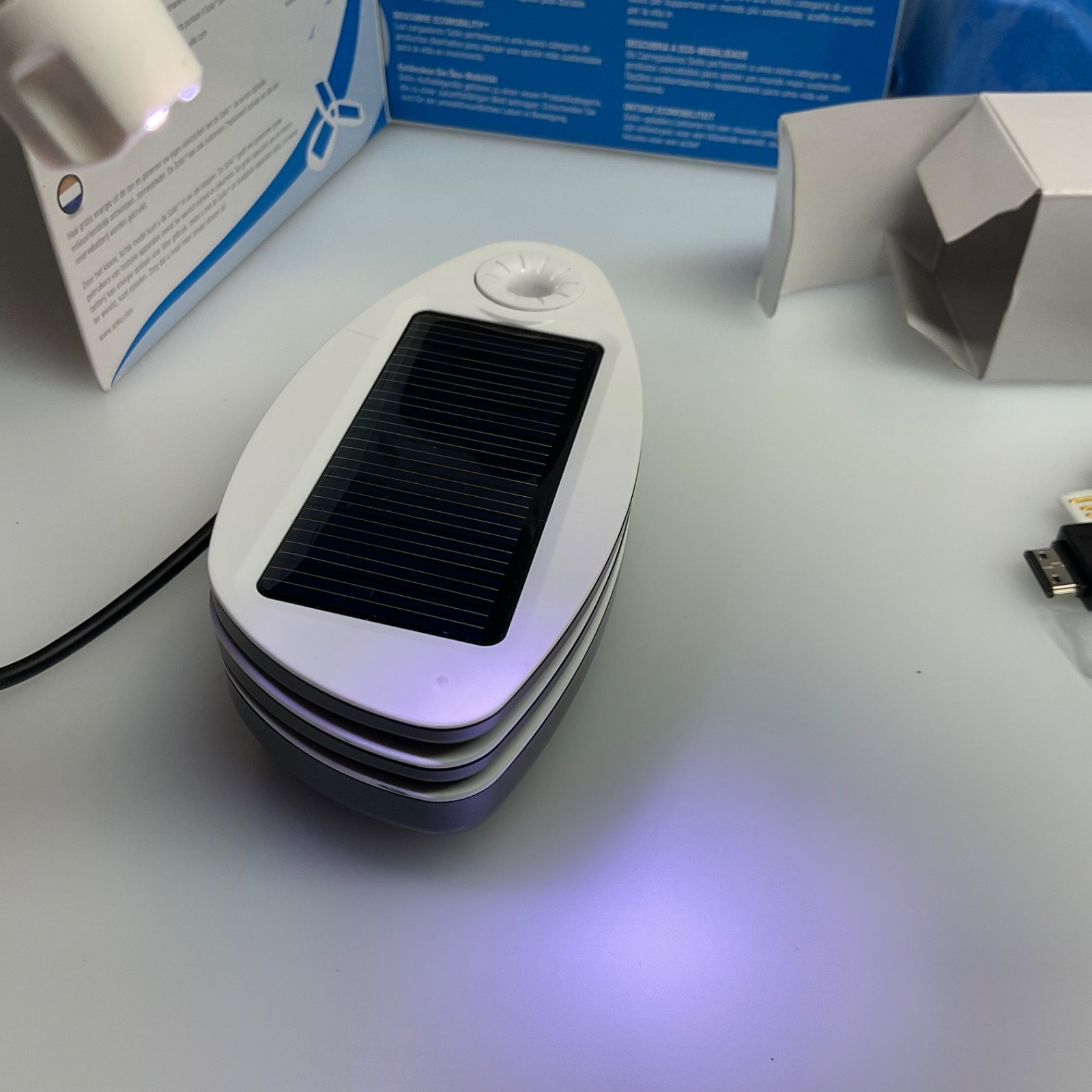 SOLIO Battery pack Classic solar charger Cell open box all cords w/box portable