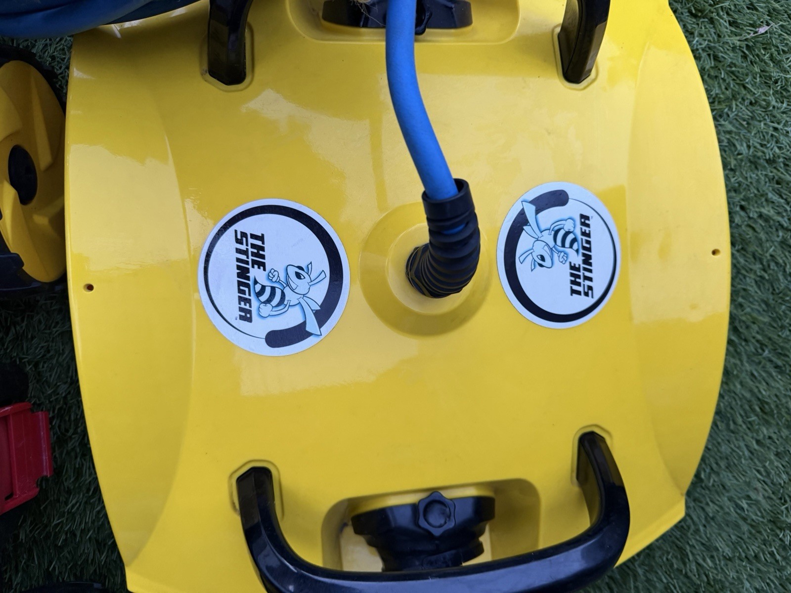 Aqua Select Stinger Above-Ground Robotic Swimming Pool Cleaner w/ Power used