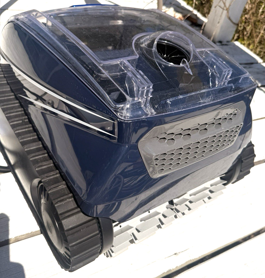 Polaris Epic 8642 IQ Robotic Pool Vacuum Cleaner w/Remote Aqualink control
