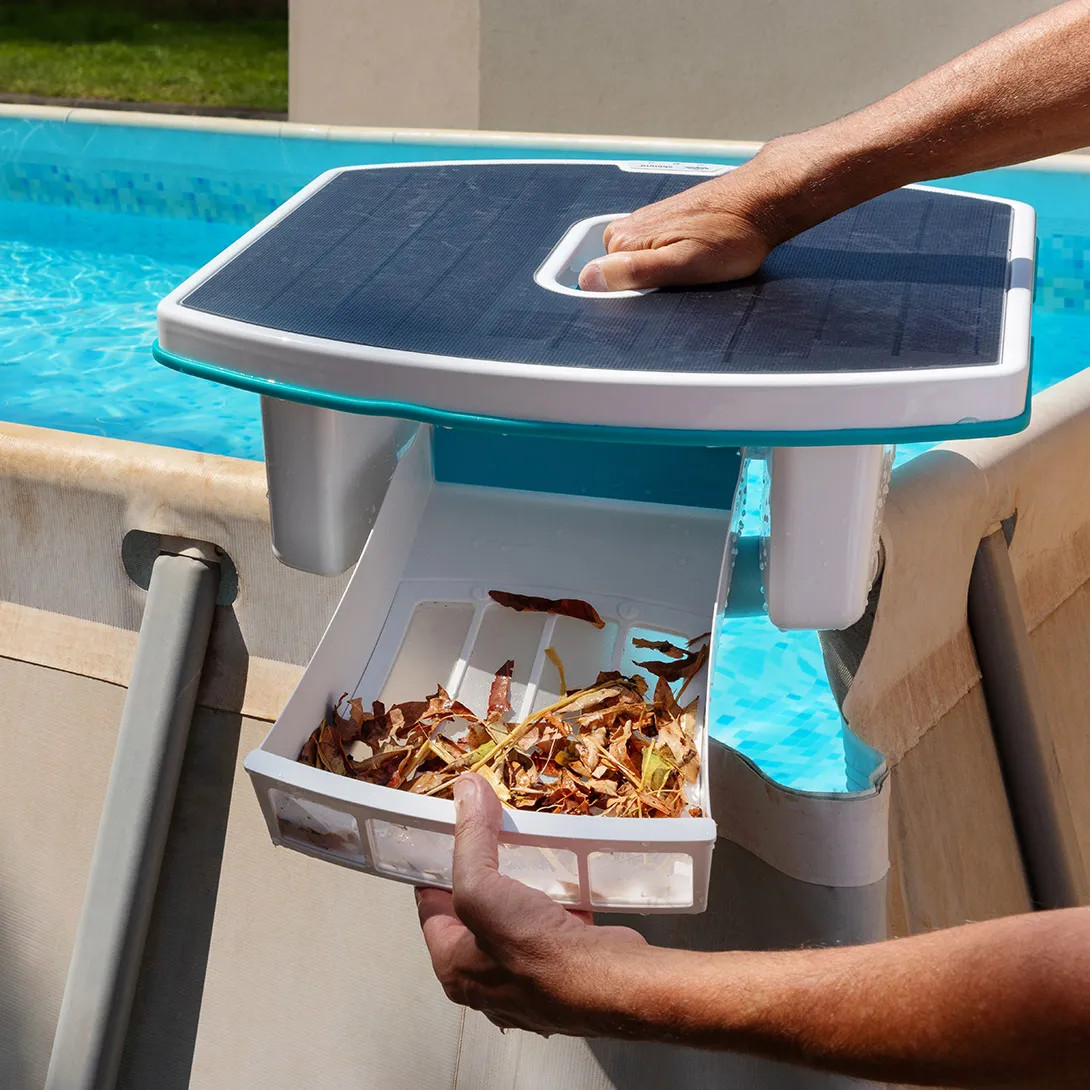 Maytronics 9997001 Dolphin Skimmi Solar-Powered Robotic Pool Skimmer