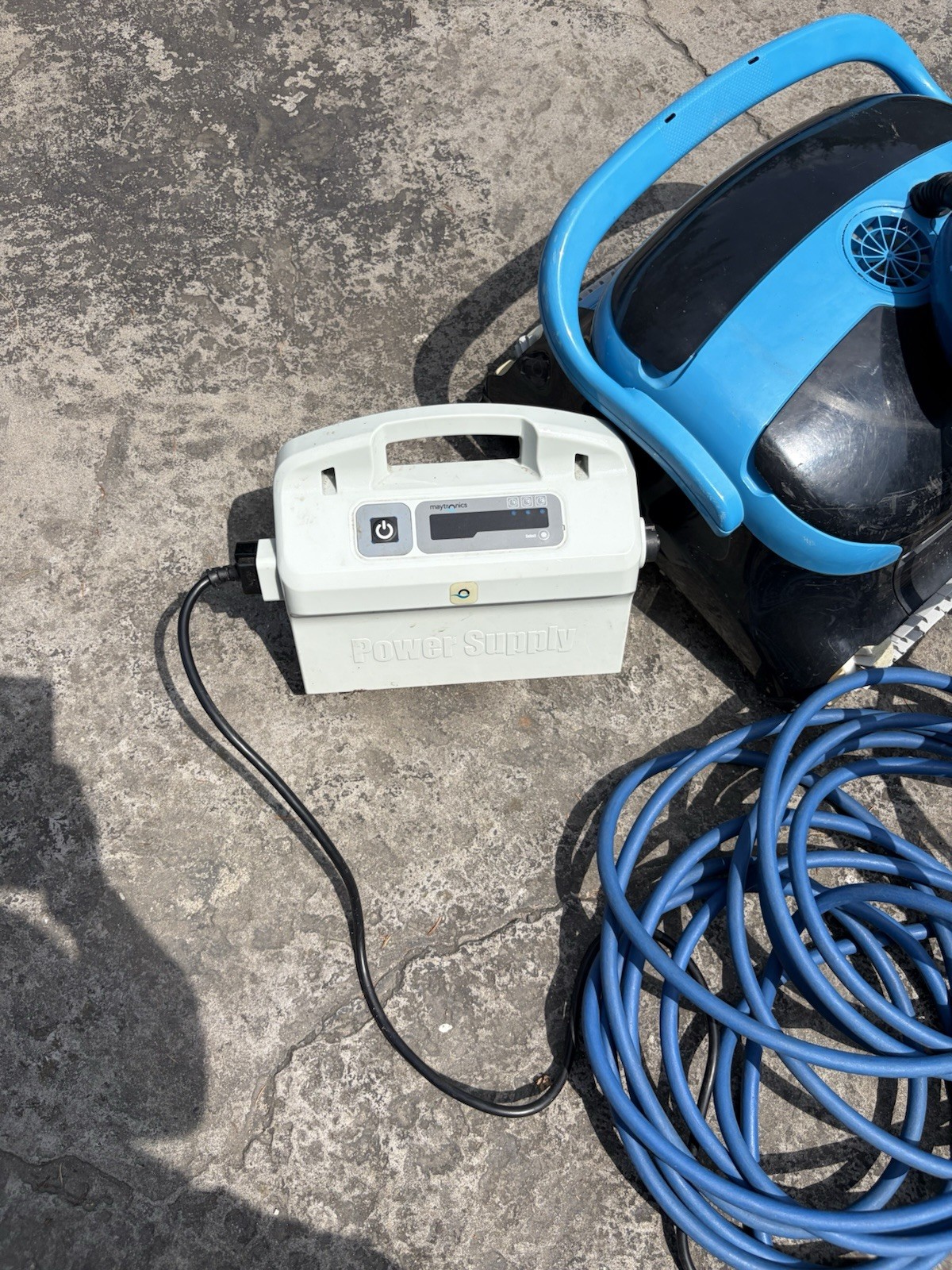 Dolphin Nautilus CC Robotic Pool Vacuum Cleaner – For Parts or Repair.