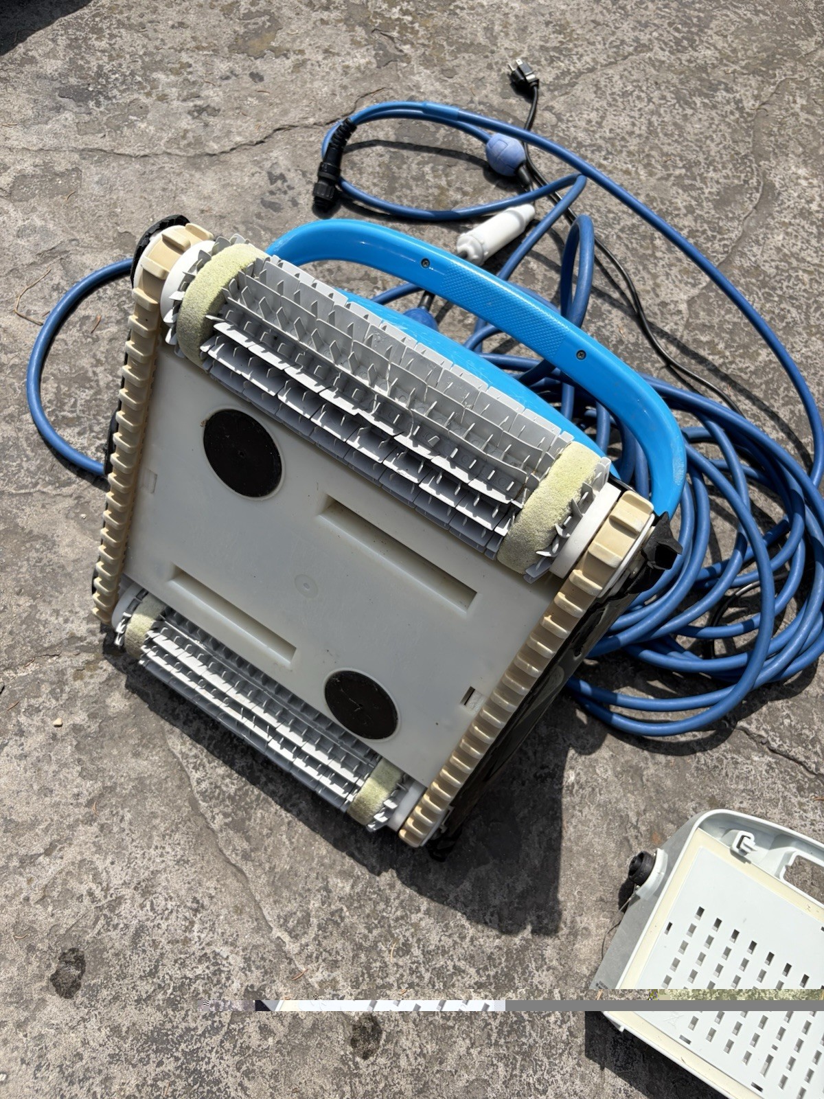 Dolphin Nautilus CC Robotic Pool Vacuum Cleaner – For Parts or Repair.