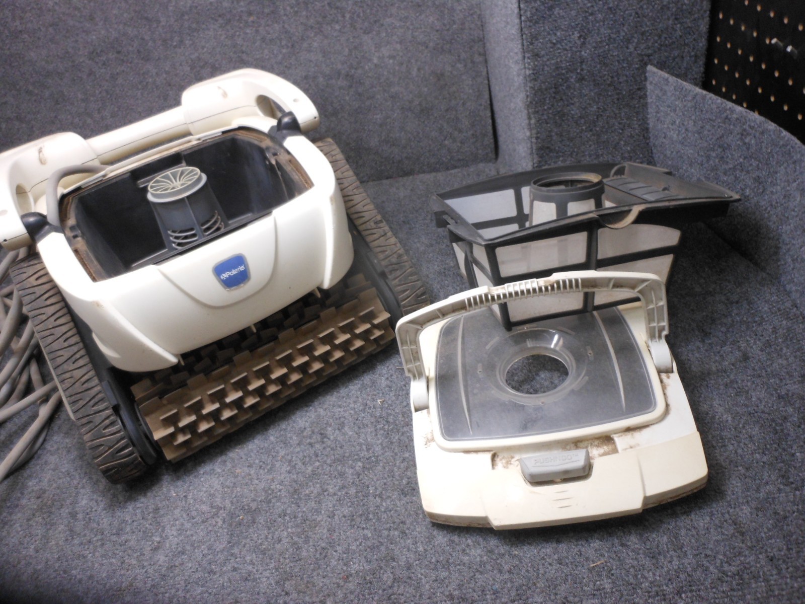 The Polaris Zodiac P825 Robotic Pool Cleaner EM2701