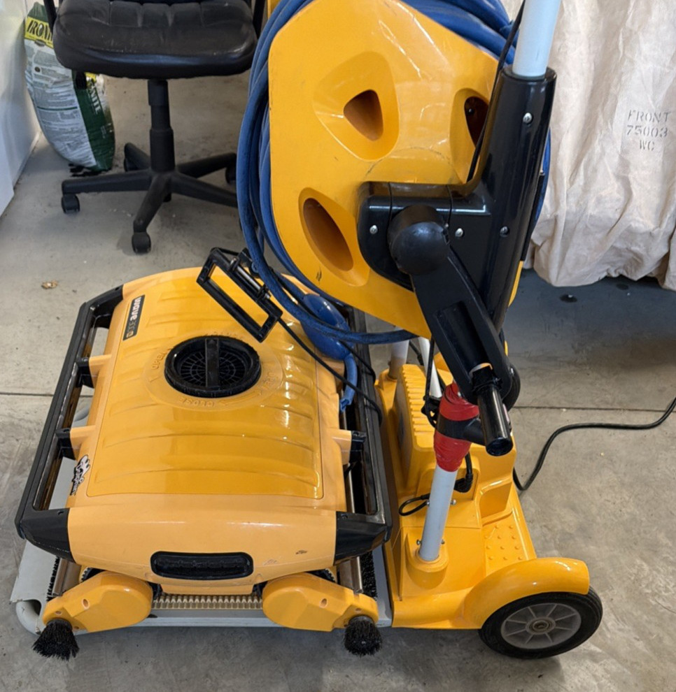 Dolphin Wave 300XL Pool Cleaner, Caddy Base Mount, and New Remote Control