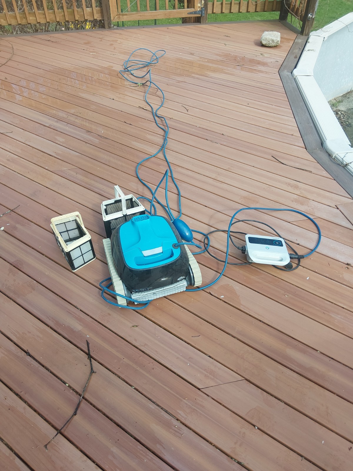 Dolphin Nautilus CC robotic pool cleaner 88886113-US