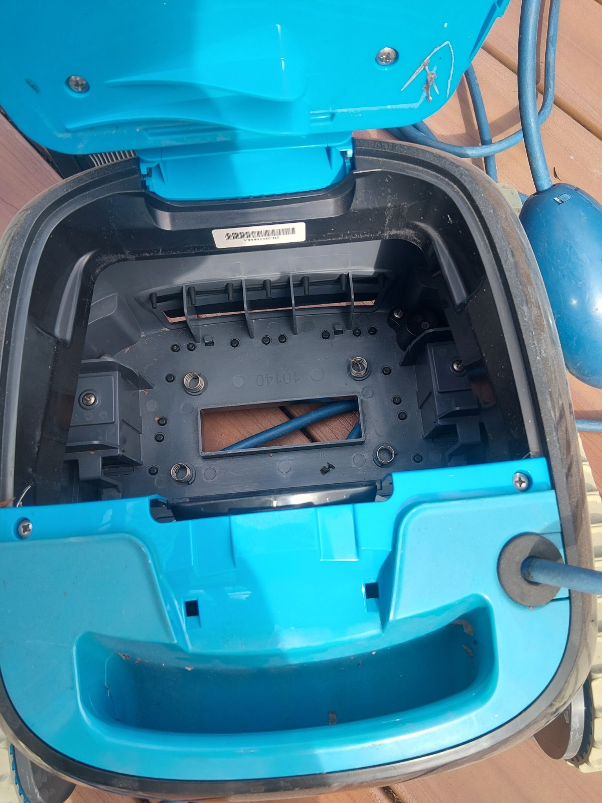 Dolphin Nautilus CC robotic pool cleaner 88886113-US