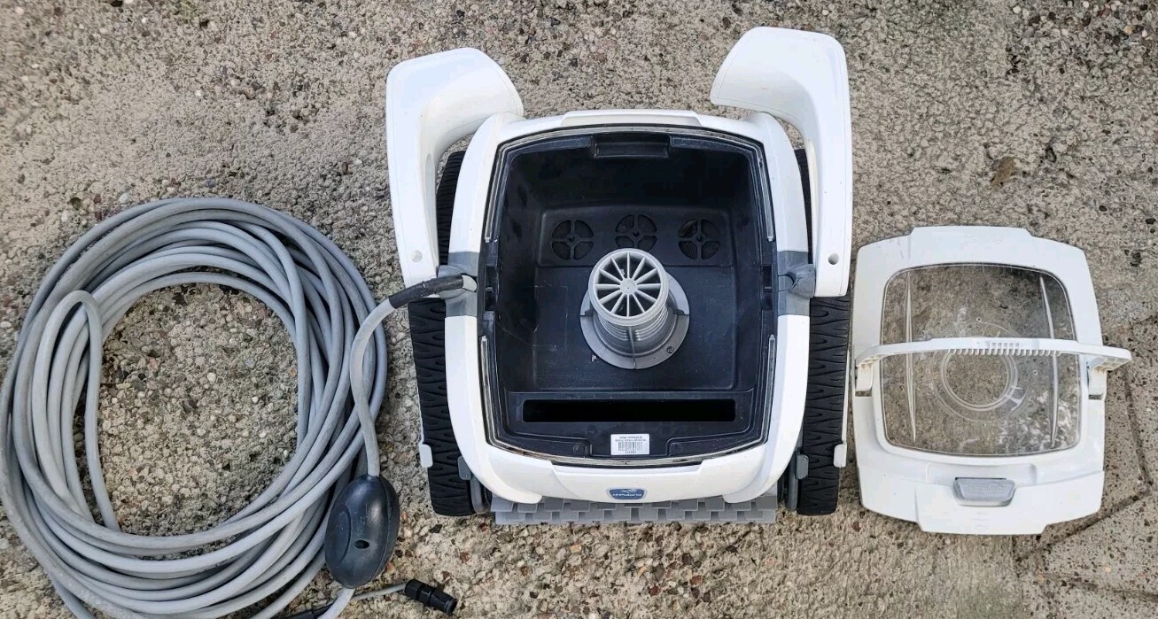 The Polaris Zodiac P825 Robotic Pool Cleaner (WR000044) for PARTS