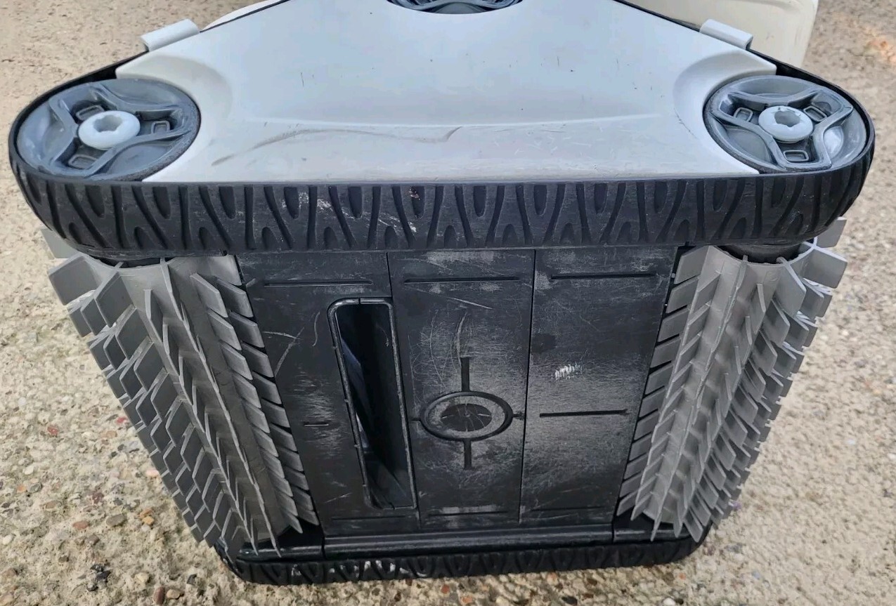 The Polaris Zodiac P825 Robotic Pool Cleaner (WR000044) for PARTS