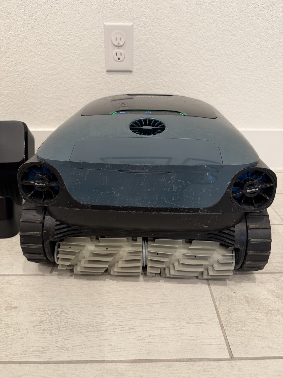 BEATBOT AQUASENSE PRO Robotic Pool Cleaner (UD2119861) w/ Charging Dock – Tested