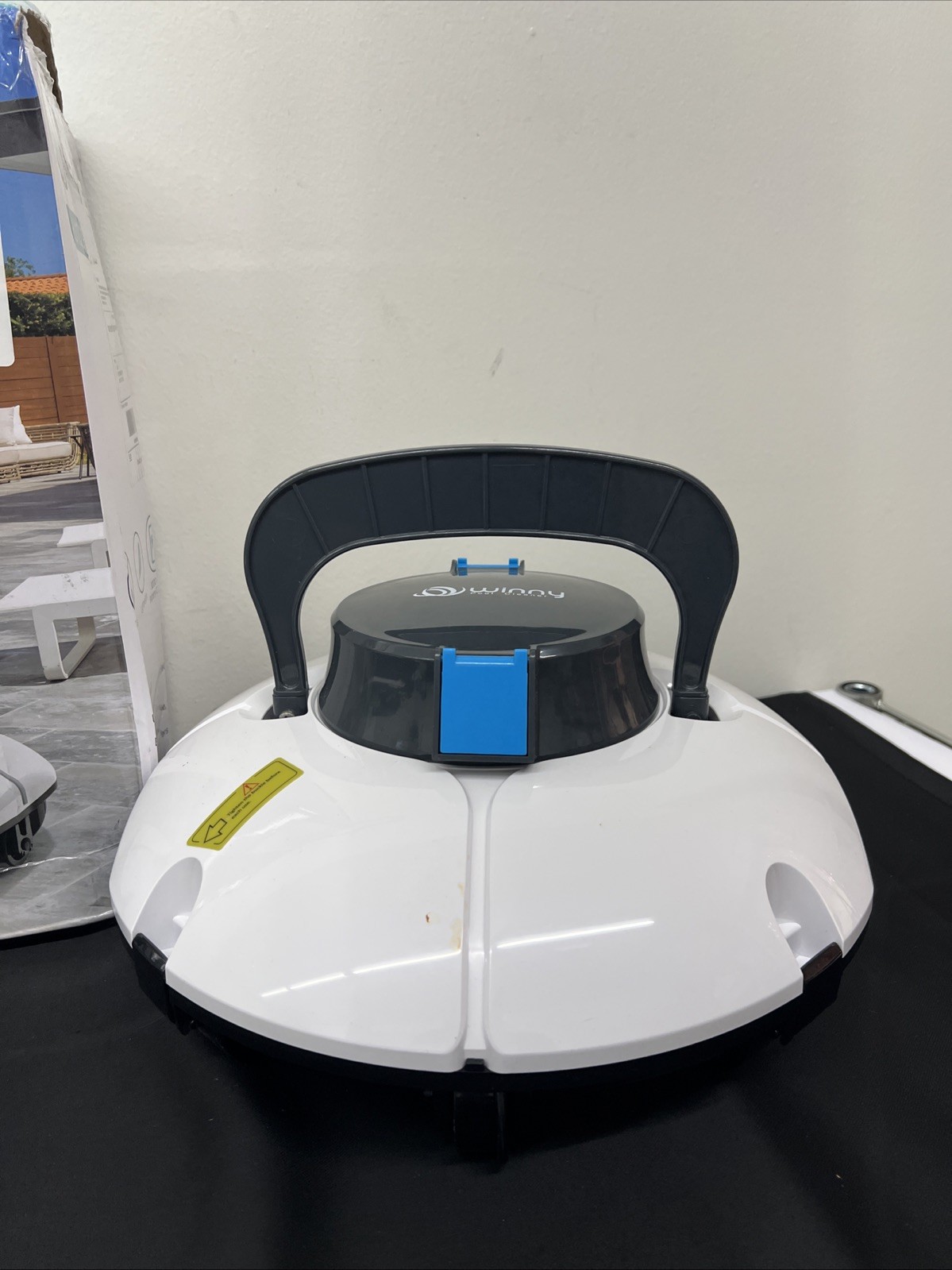 Winny Robotic Pool Cleaner Cordless Automatic Flat Pool Vacuum (White) HJ1102P