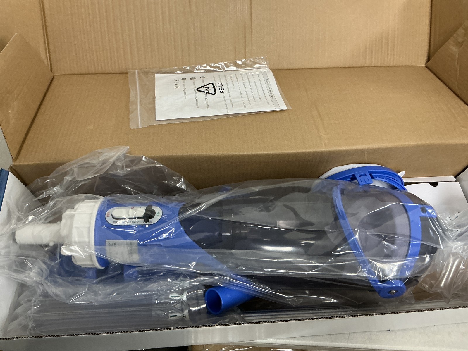 Cordless Pool Vacuum with Telescopic Pole, 18.5 GPM Po