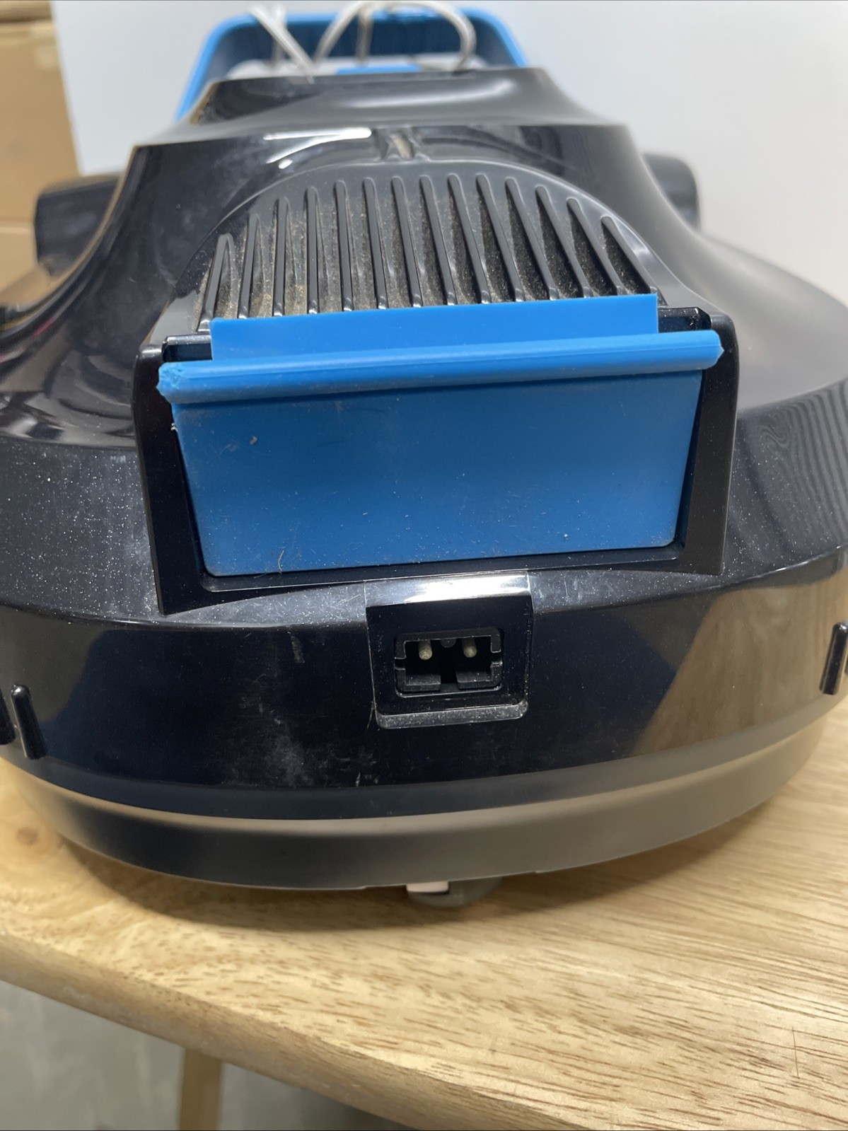 2024 New Upgraded Robotic Pool Vacuum, Cordless Robotic Pool Cleaner