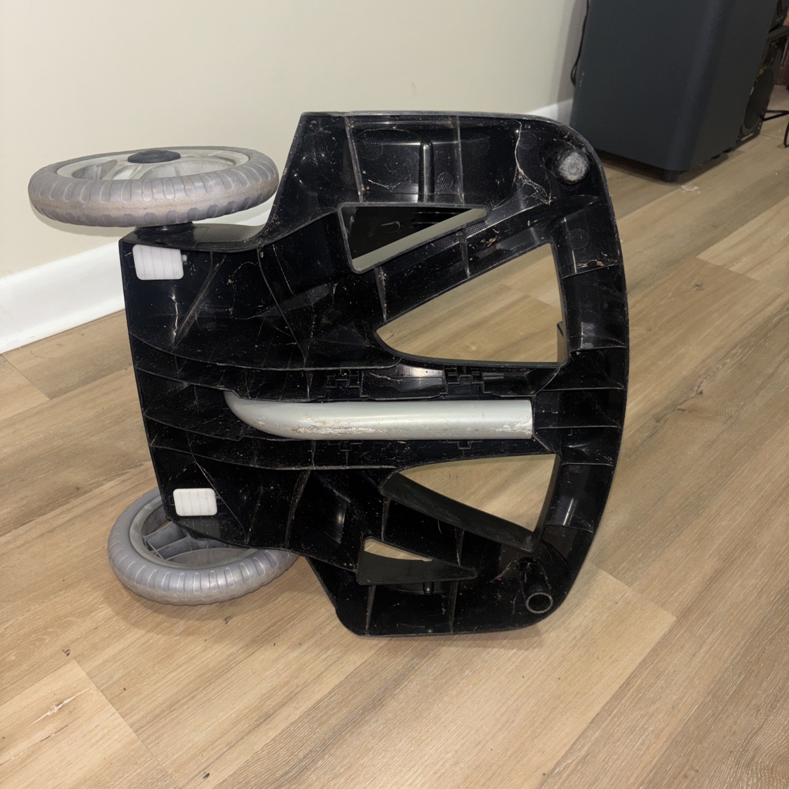 Caddy for a Polaris / Zodiac P965iQ robot pool cleaner.