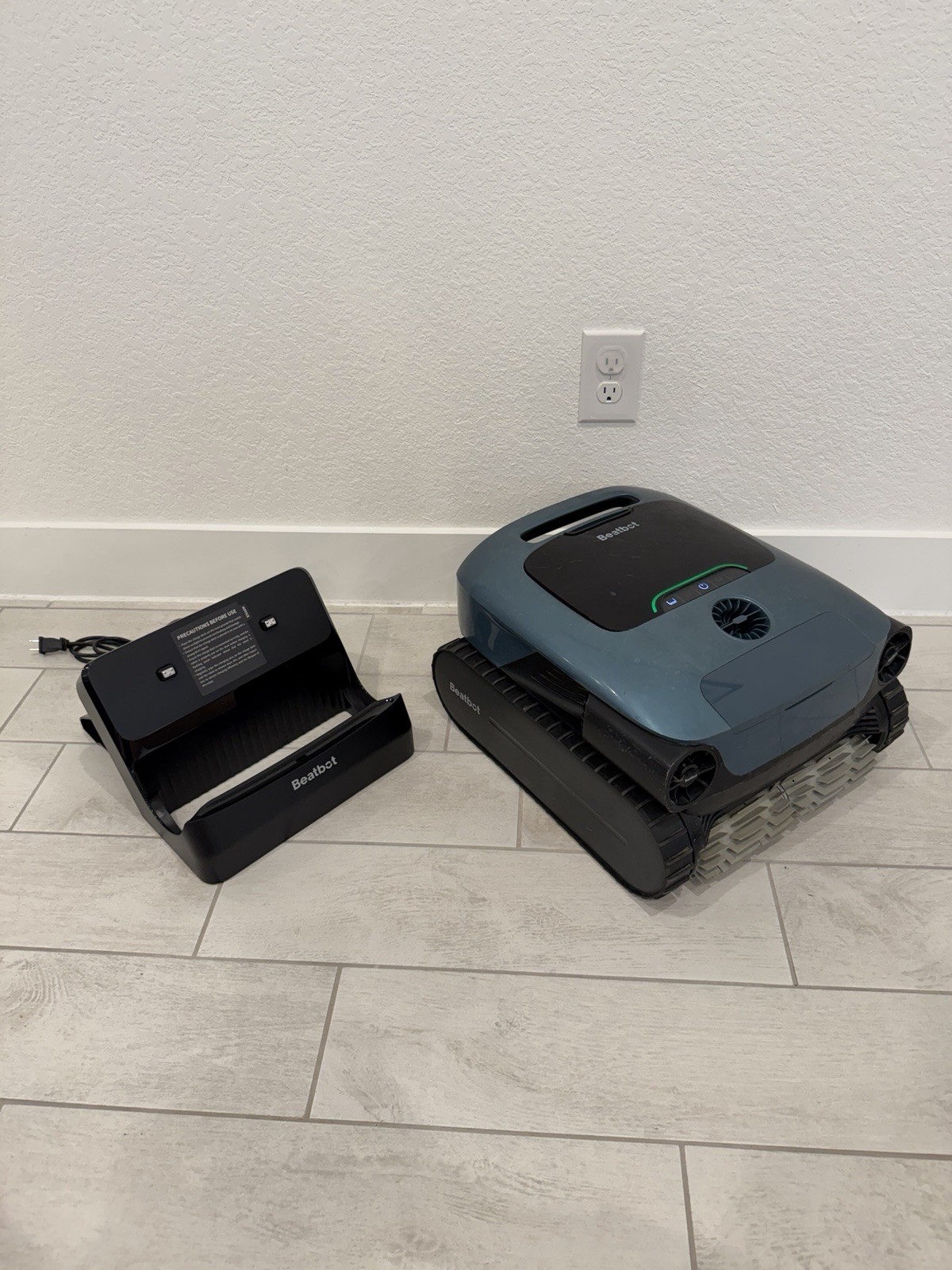 BEATBOT AQUASENSE PRO Robotic Pool Cleaner (UD2119861) w/ Charging Dock – Tested